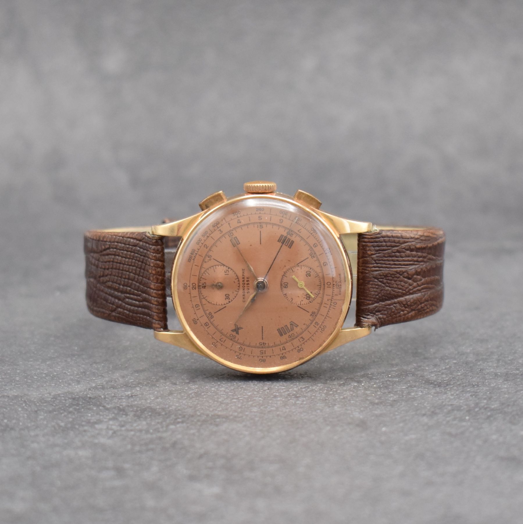 VENUS / CHRONOGRAPHE SUISSE Schaltradchronograph in RoseG 750/000, Schweiz um 1948, Handaufzug, Boden & Glasrand aufgedr., Metallcuv. zur Armierung, ...