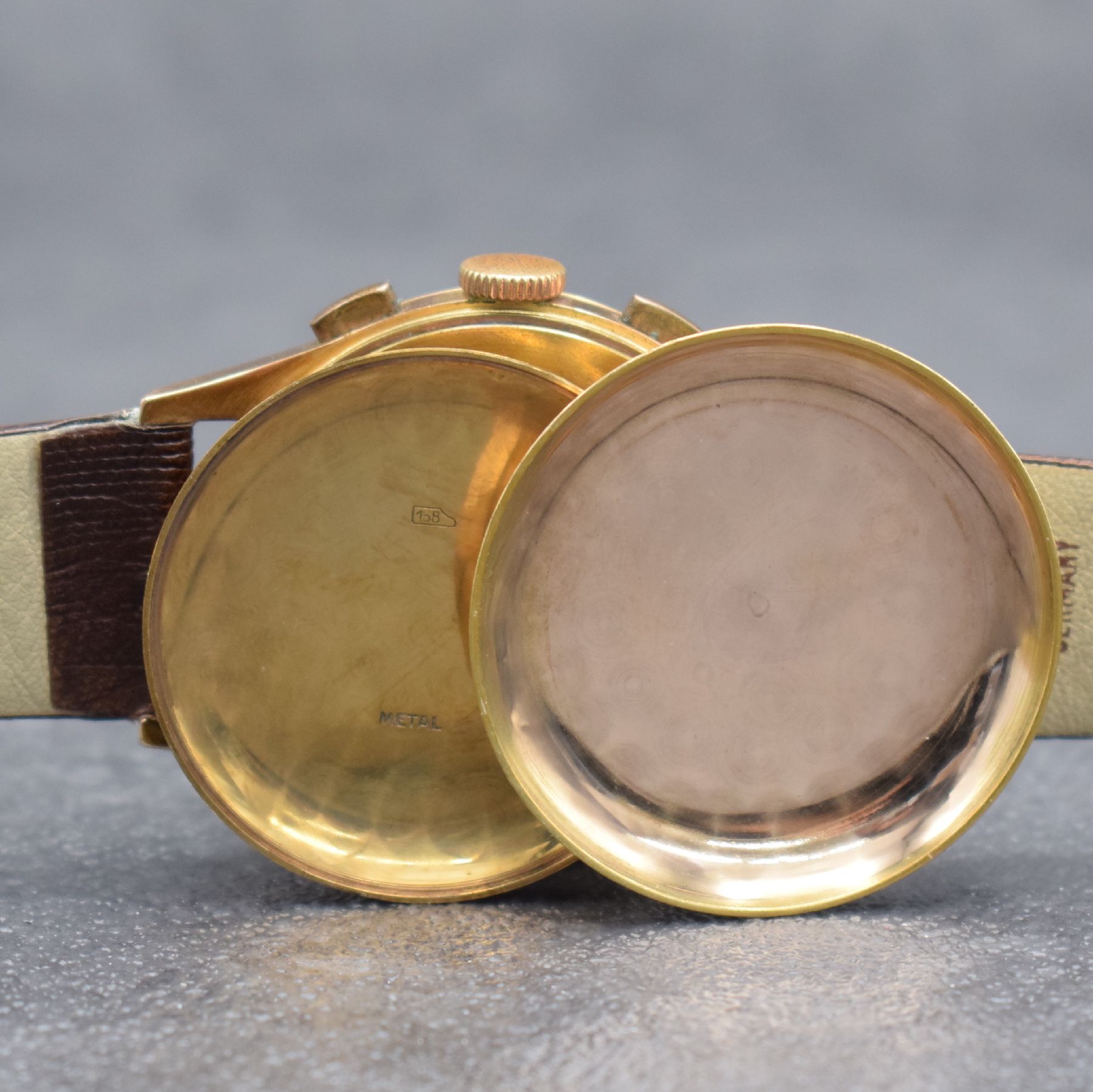 Detail g: VENUS / CHRONOGRAPHE SUISSE Schaltradchronograph in RoseG 750/000, Schweiz um 1948, Handaufzug, Boden & Glasrand aufgedr., Metallcuv. zur Armierung, ...
