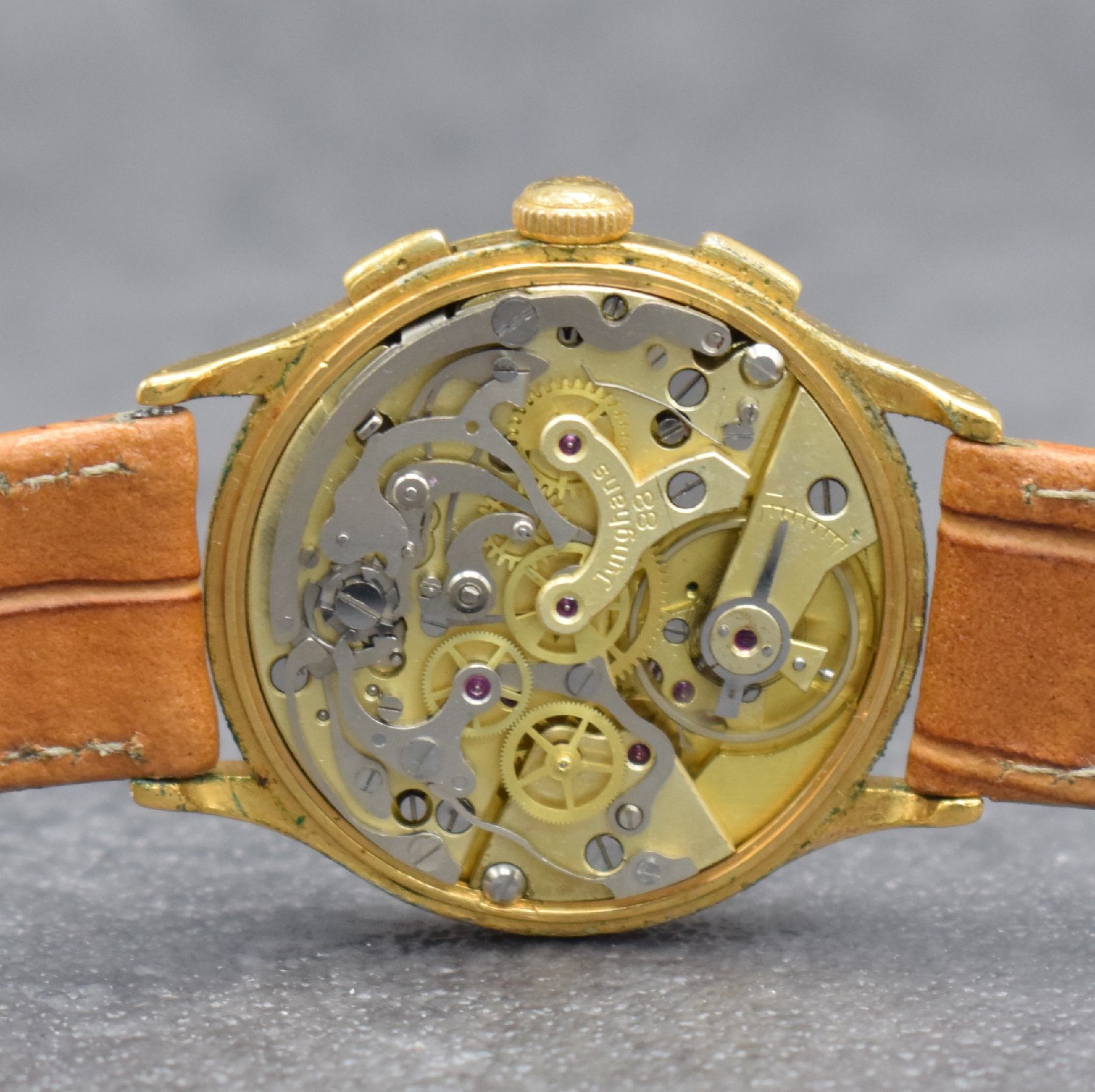 Detail e: JUNGHANS Schaltradchronograph Kaliber 88, Deutschland um 1954, Handaufzug, verg. Geh. dell., Edelstahlboden & Glasrand aufgedr., silb. Zifferbl. ...
