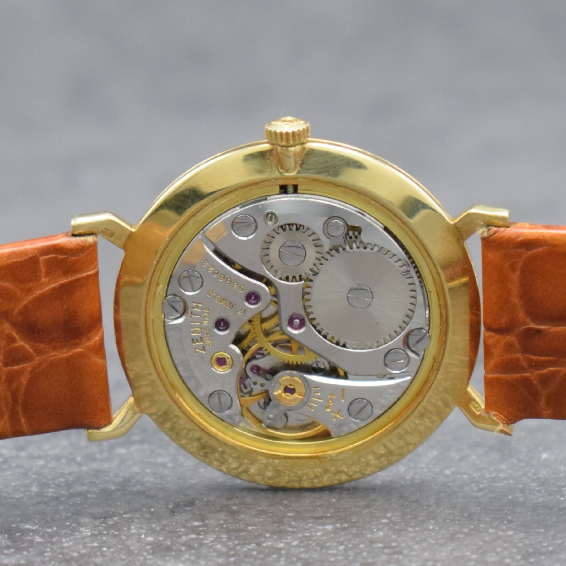 Detail f: ZENITH Herrenarmbanduhr in GG 750/000, Handaufzug, Schweiz um 1982, Boden & Glasrand aufgedr., vers. Zifferbl. m. aufgel. Indizes l. fl., Anz. v. ...
