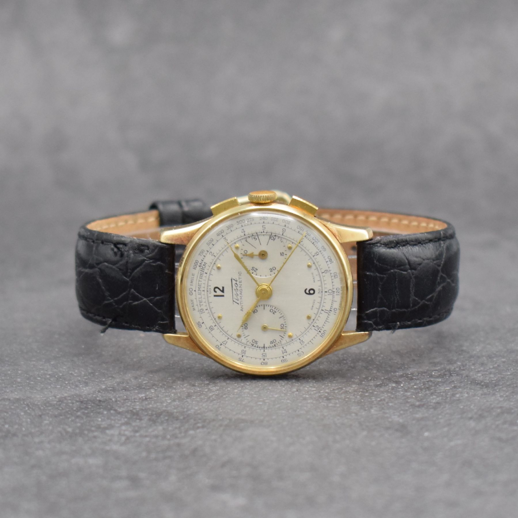 TISSOT seltener Schaltradchronograph in GG 585/000, Handaufzug, Schweiz um 1940, Boden & Glasrand aufgedr., Zifferbl. rest., 30 Min.- Stoppz., Tele- ...