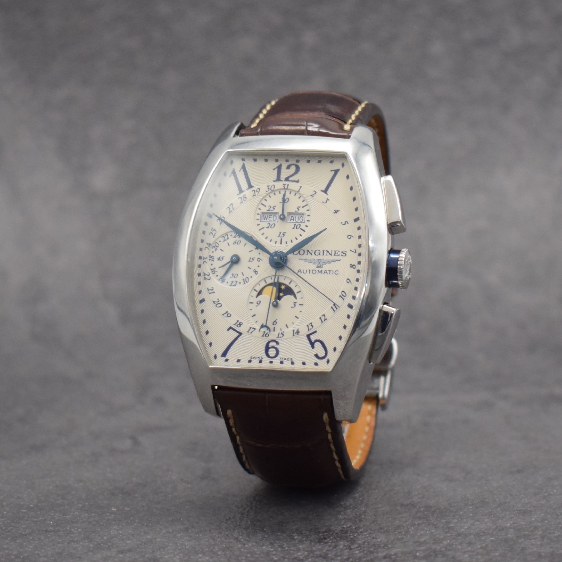 Detail b: LONGINES Evidenza Moonphase Armbandchronograph XL, Automatik, Schweiz um 2011, Ref. L2.688.4, tonneau-förm. Edelstahlgeh. inkl. orig. Lederband m. ...