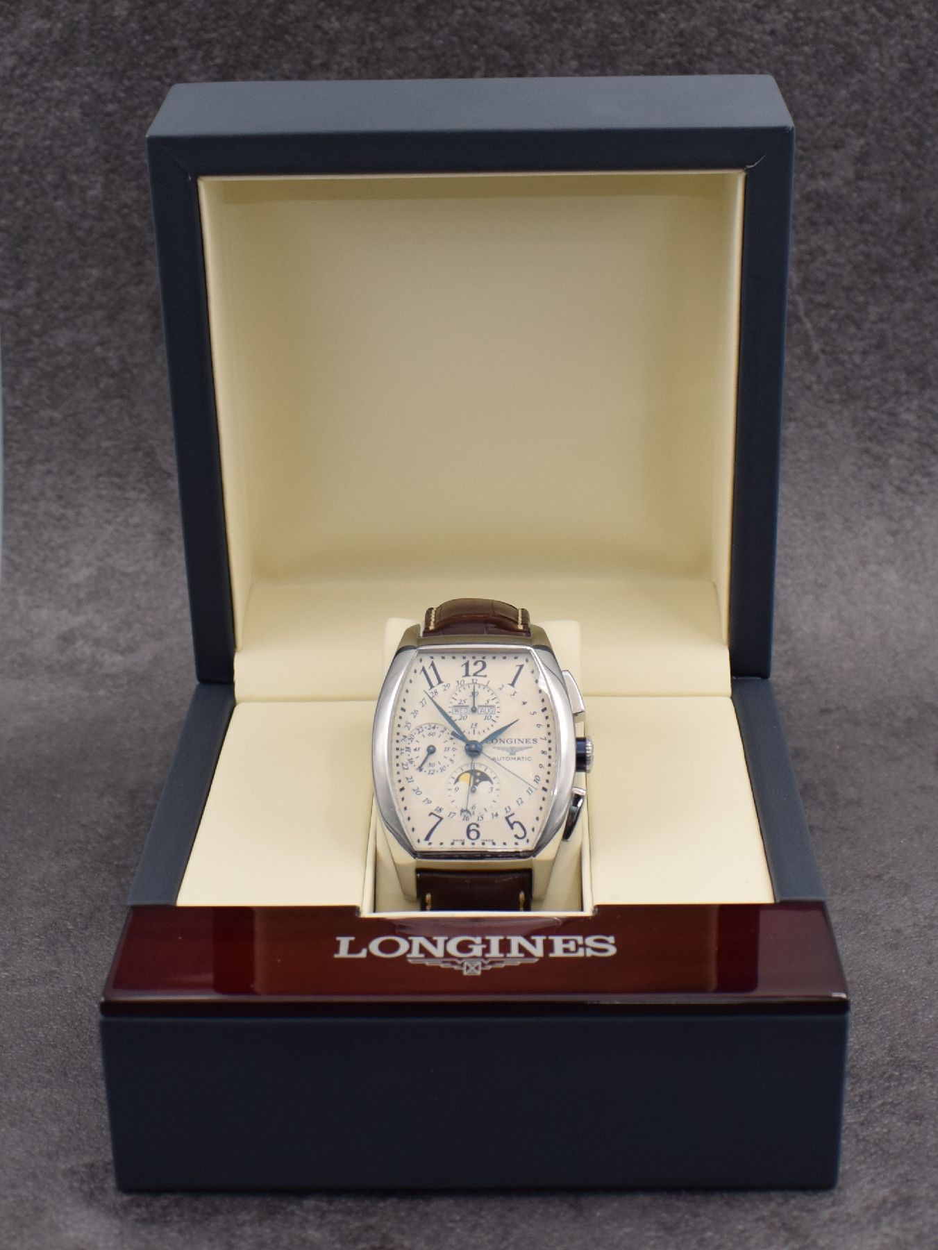 Detail g: LONGINES Evidenza Moonphase Armbandchronograph XL, Automatik, Schweiz um 2011, Ref. L2.688.4, tonneau-förm. Edelstahlgeh. inkl. orig. Lederband m. ...