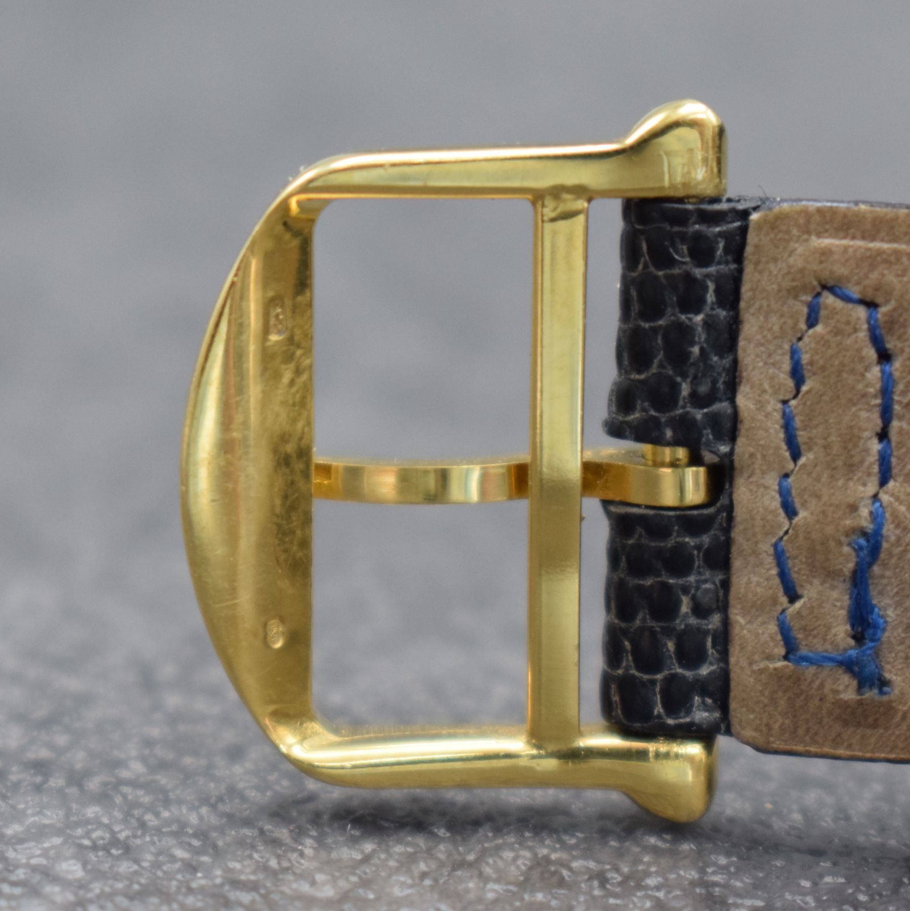 Detail k: IWC Herrenarmbanduhr in GG 585/000, Schweiz um 1957, Automatik, 3-teil. Geh., Glasrand & Stahlboden aufgedr., Lederband m. moderner IWC Dornschließe ...