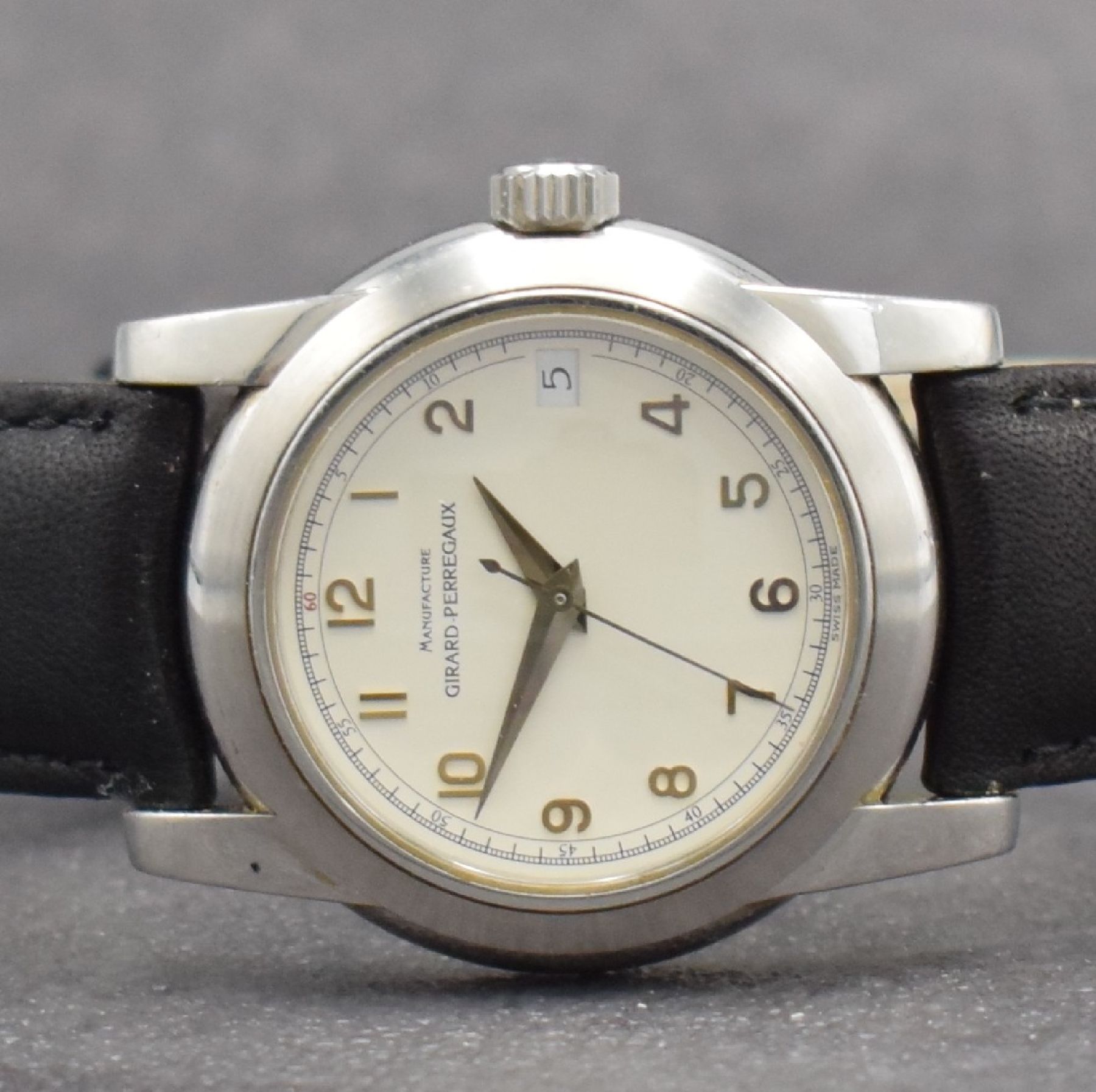 Detail a: GIRARD PERREGAUX Herrenarmbanduhr pour Ferrari in Stahl, Schweiz um 2000, Automatik, Ref. 8025, Edelstahlgeh., Boden 6-fach verschr., neutr. ...