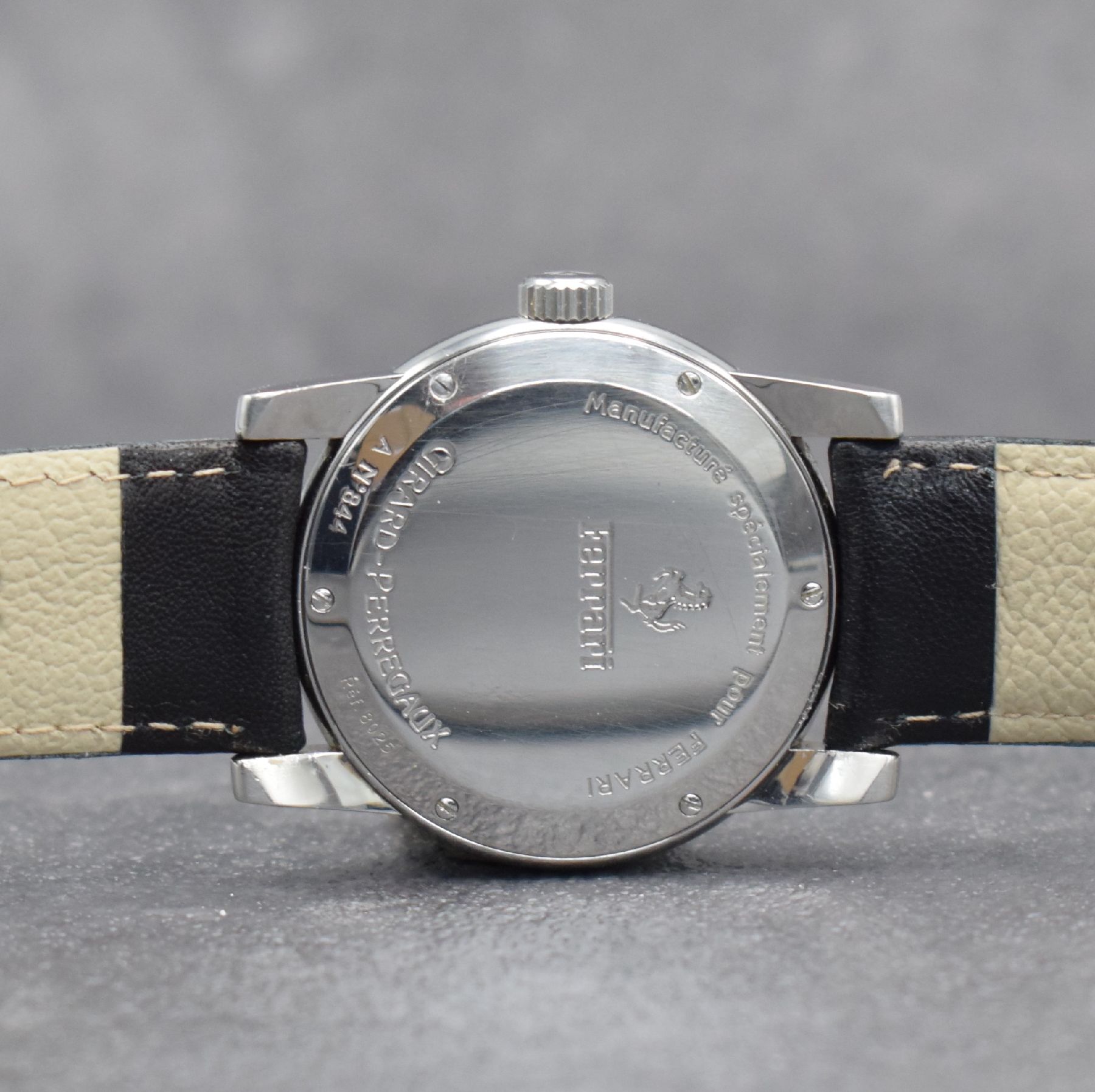 Detail f: GIRARD PERREGAUX Herrenarmbanduhr pour Ferrari in Stahl, Schweiz um 2000, Automatik, Ref. 8025, Edelstahlgeh., Boden 6-fach verschr., neutr. ...