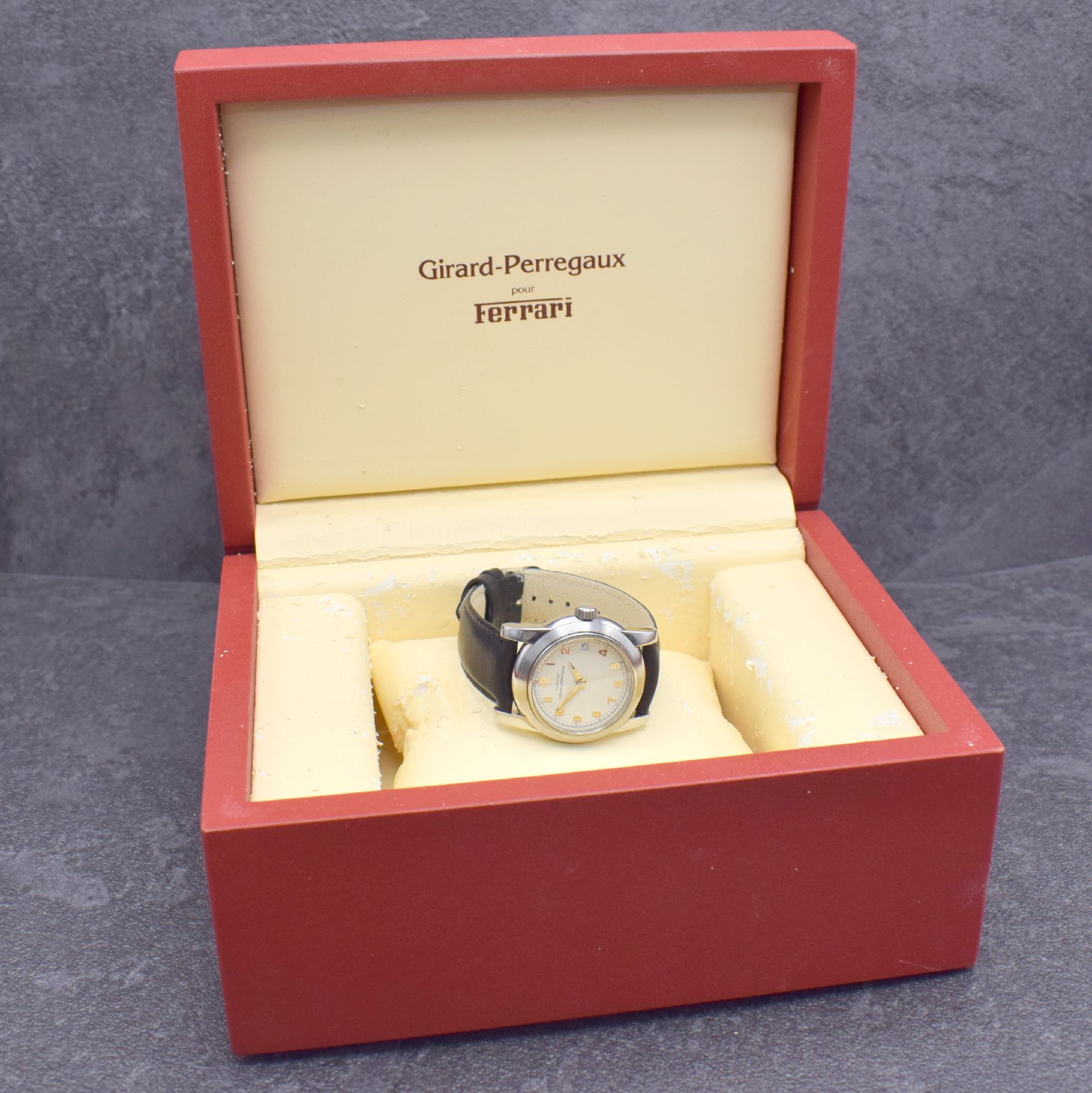 Detail g: GIRARD PERREGAUX Herrenarmbanduhr pour Ferrari in Stahl, Schweiz um 2000, Automatik, Ref. 8025, Edelstahlgeh., Boden 6-fach verschr., neutr. ...