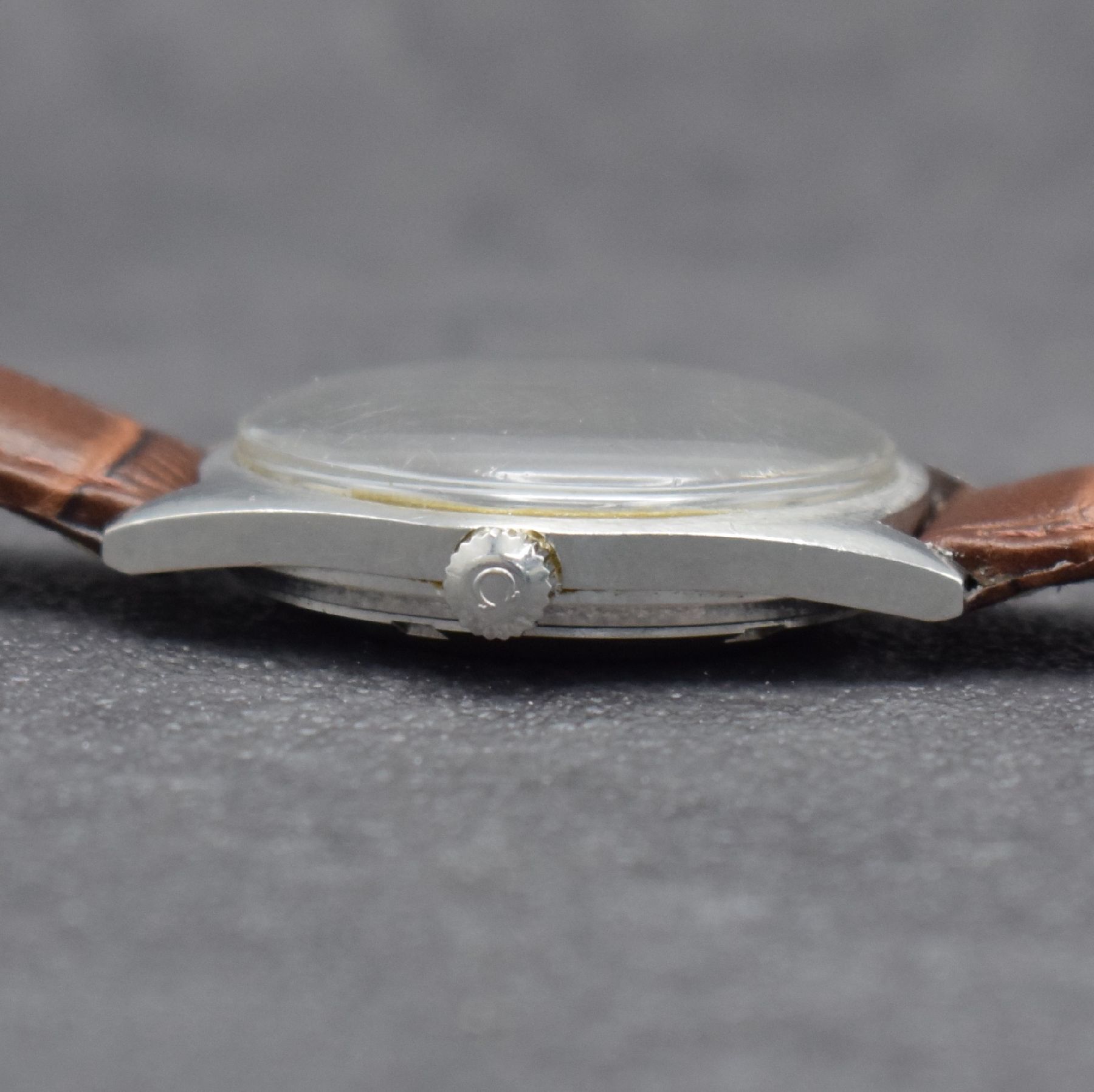 Detail c: OMEGA Geneve Herrenarmbanduhr, Schweiz um 1968, Automatik, Ref. 166.041, Edelstahlgeh., Boden geschr., Omega Krone, vers. Zifferbl. m. aufges. ...