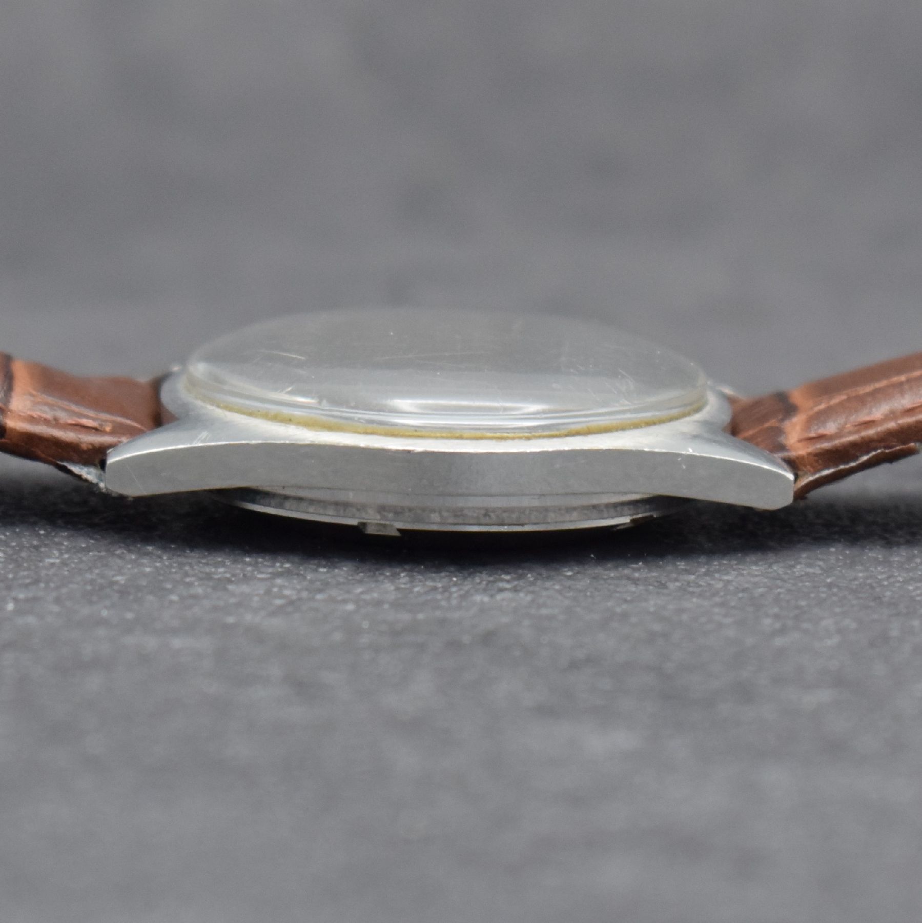 Detail d: OMEGA Geneve Herrenarmbanduhr, Schweiz um 1968, Automatik, Ref. 166.041, Edelstahlgeh., Boden geschr., Omega Krone, vers. Zifferbl. m. aufges. ...