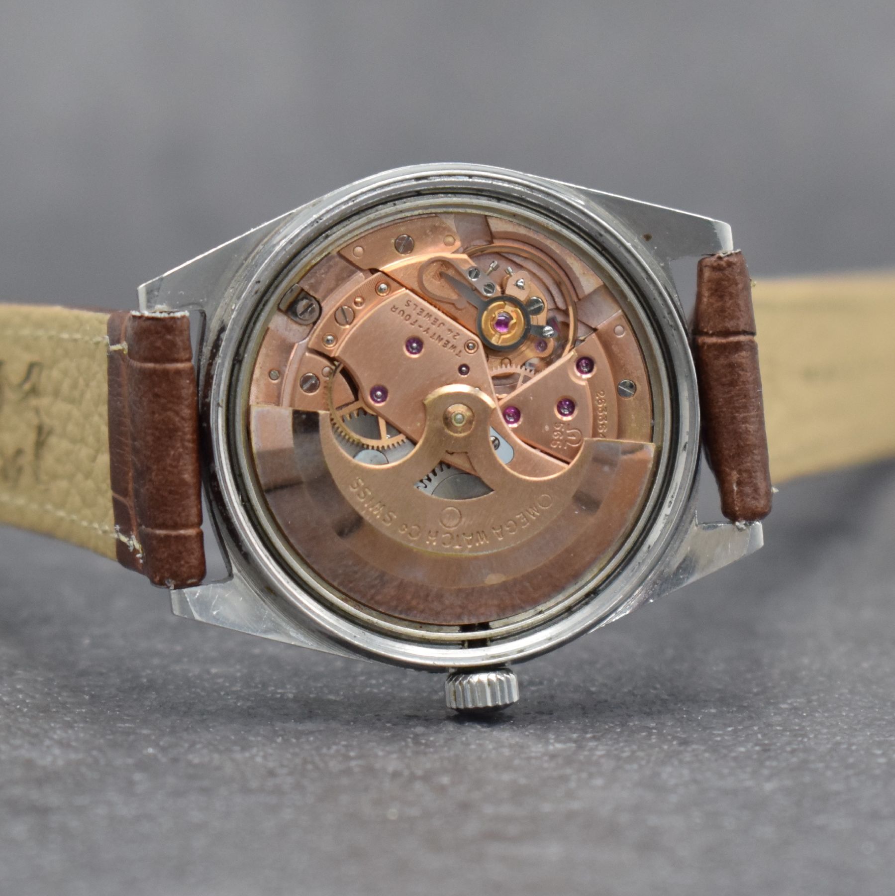 Detail f: OMEGA Geneve Herrenarmbanduhr, Schweiz um 1968, Automatik, Ref. 166.041, Edelstahlgeh., Boden geschr., Omega Krone, vers. Zifferbl. m. aufges. ...