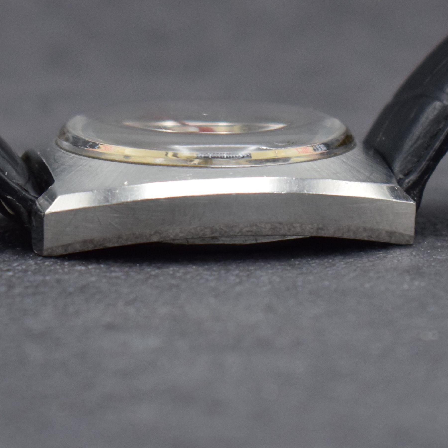 Detail d: DUGENA Herrenarmbanduhr mit Chronograph, Schweiz um 1970, Handaufzug, massives Edelstahlgeh. m. geschr. Boden, silb. Zifferbl. m. aufges. Std.-Ind., ...