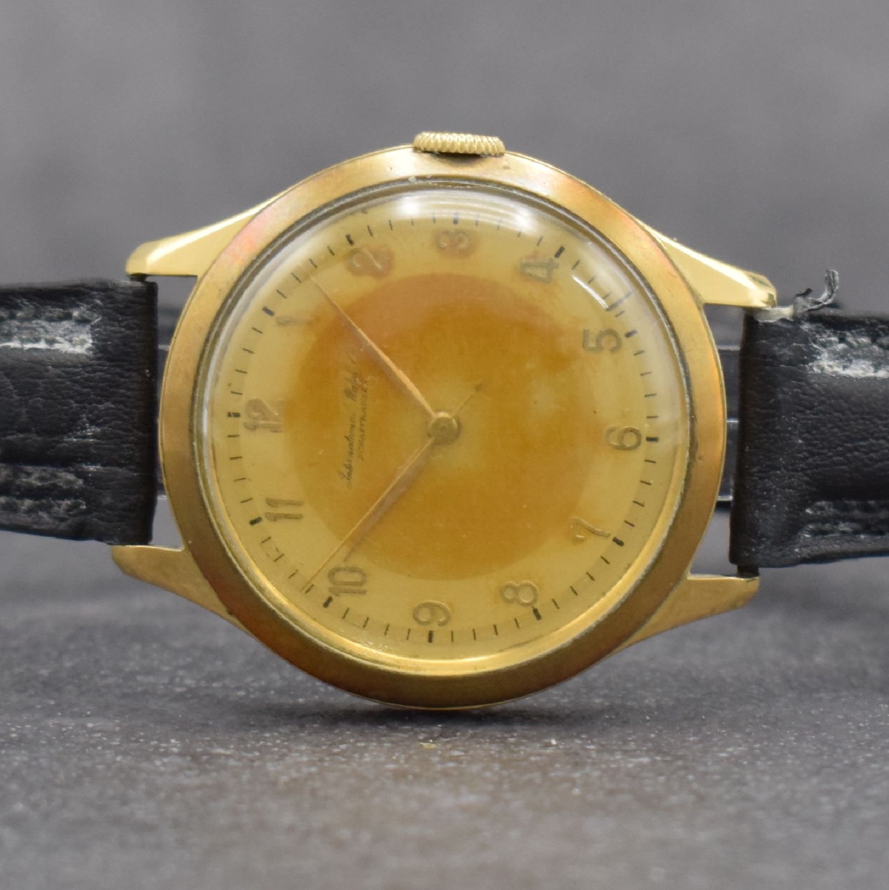 Detail a: IWC seltene & frühe, erste mit Zentralsekunde Herrenarmbanduhr mit Kal. 61 in GG 750/000, Schweiz um 1941, lediglich 7800 Werke zw. 1938 - 1942 ...