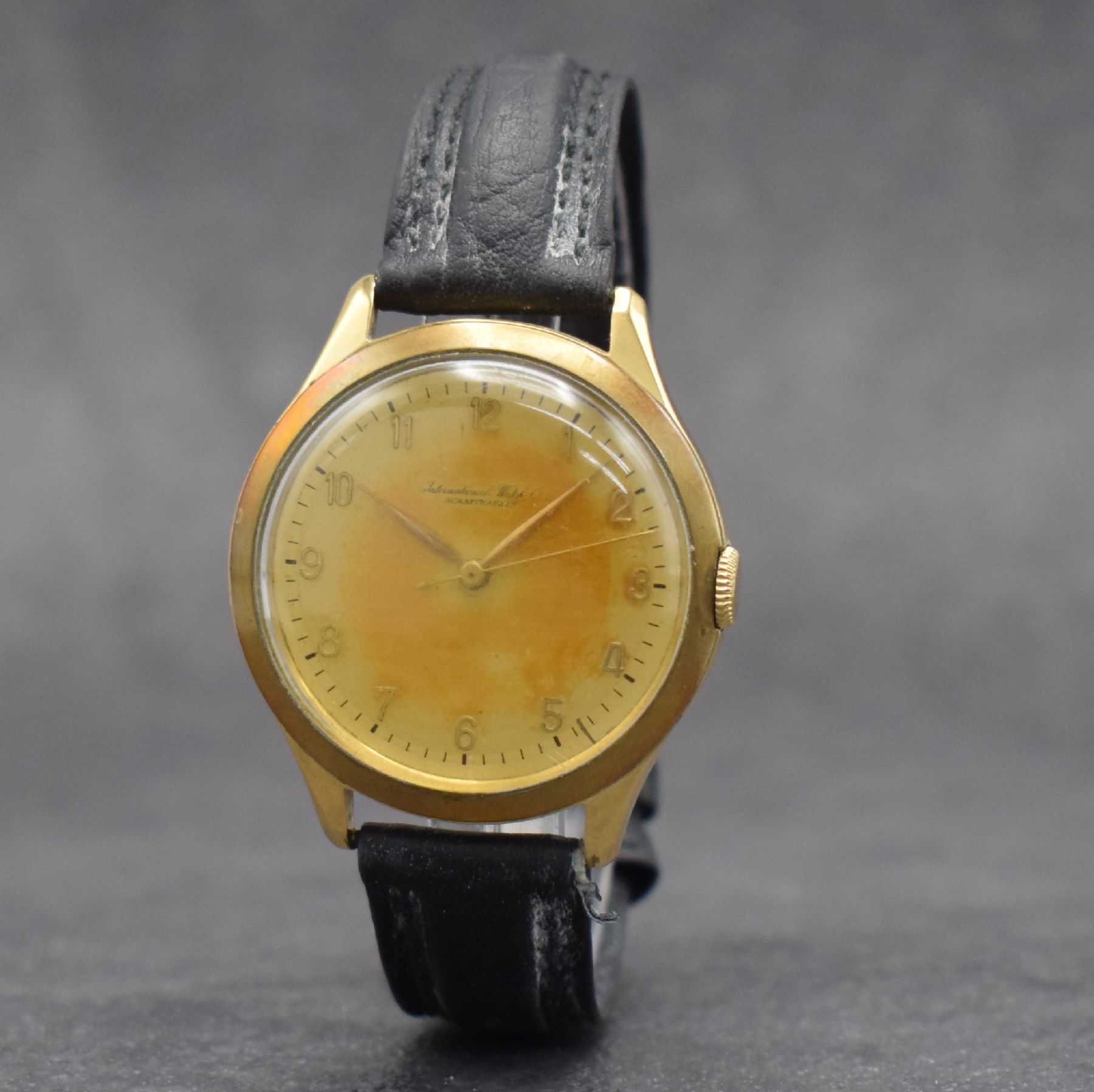 Detail b: IWC seltene & frühe, erste mit Zentralsekunde Herrenarmbanduhr mit Kal. 61 in GG 750/000, Schweiz um 1941, lediglich 7800 Werke zw. 1938 - 1942 ...