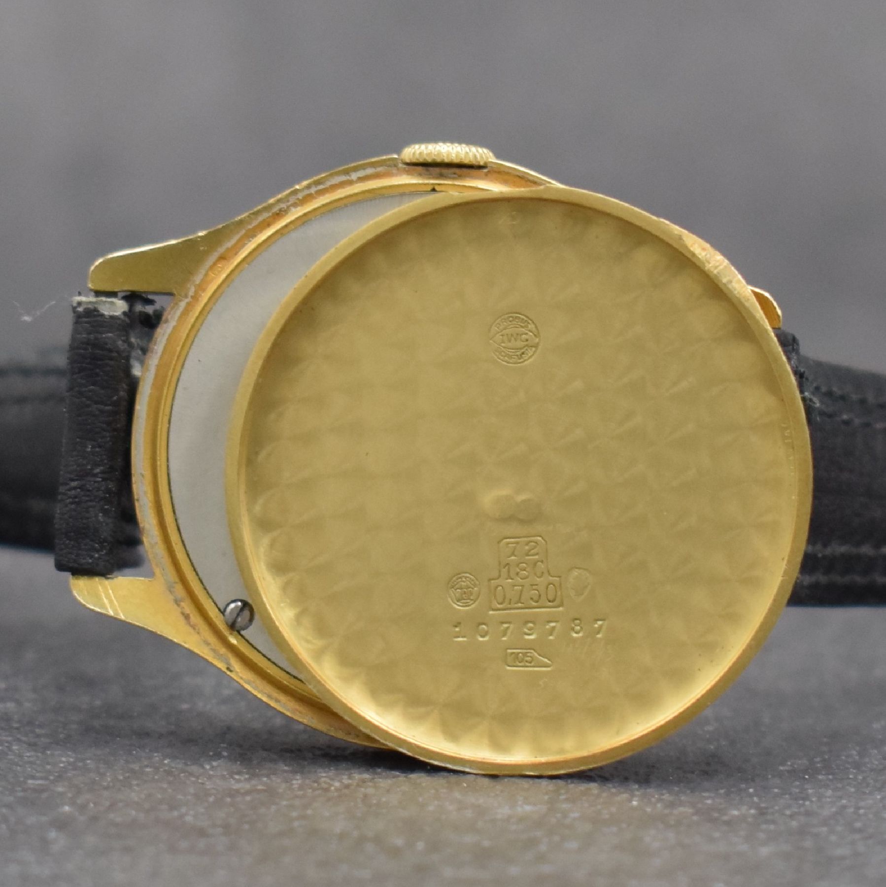 Detail f: IWC seltene & frühe, erste mit Zentralsekunde Herrenarmbanduhr mit Kal. 61 in GG 750/000, Schweiz um 1941, lediglich 7800 Werke zw. 1938 - 1942 ...