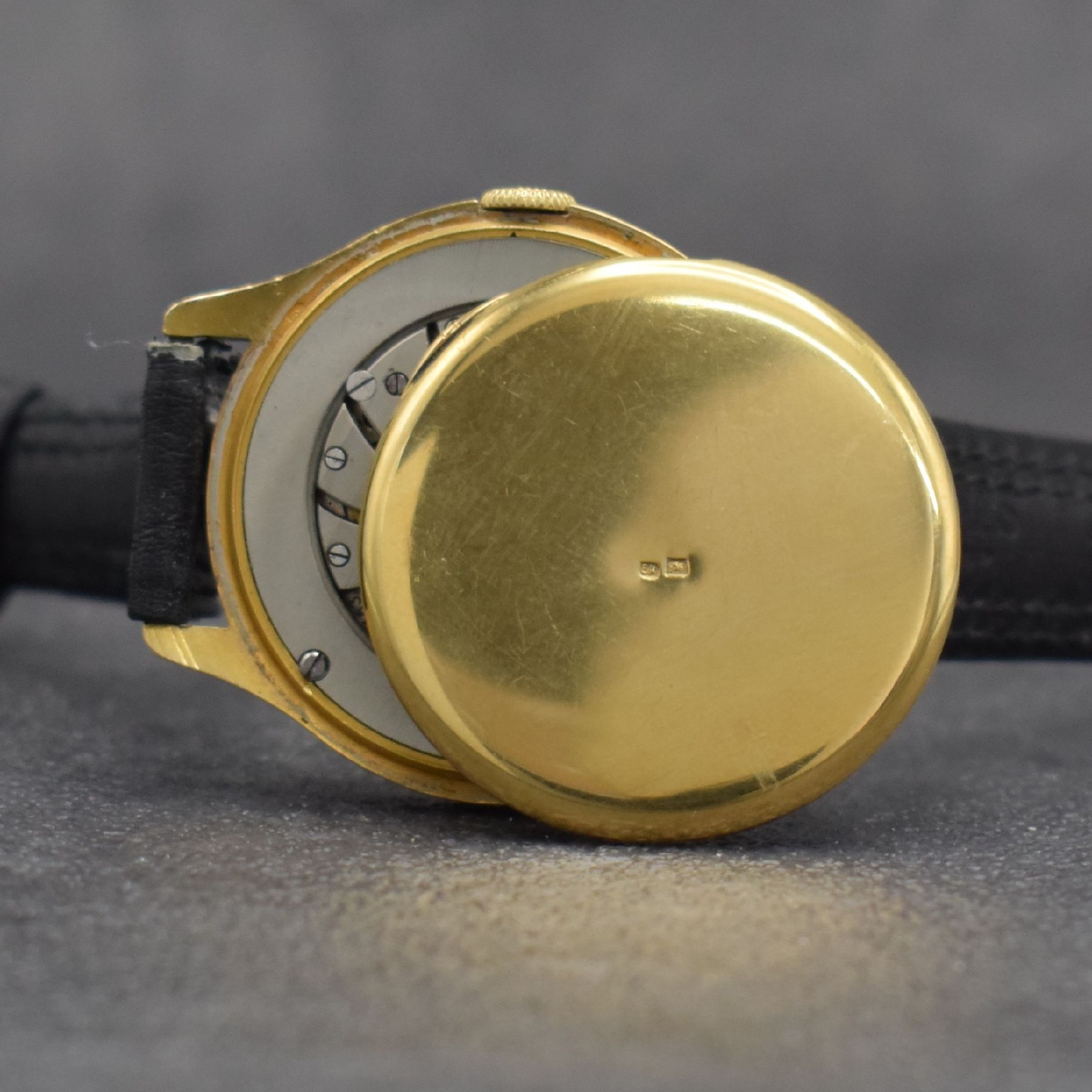 Detail g: IWC seltene & frühe, erste mit Zentralsekunde Herrenarmbanduhr mit Kal. 61 in GG 750/000, Schweiz um 1941, lediglich 7800 Werke zw. 1938 - 1942 ...