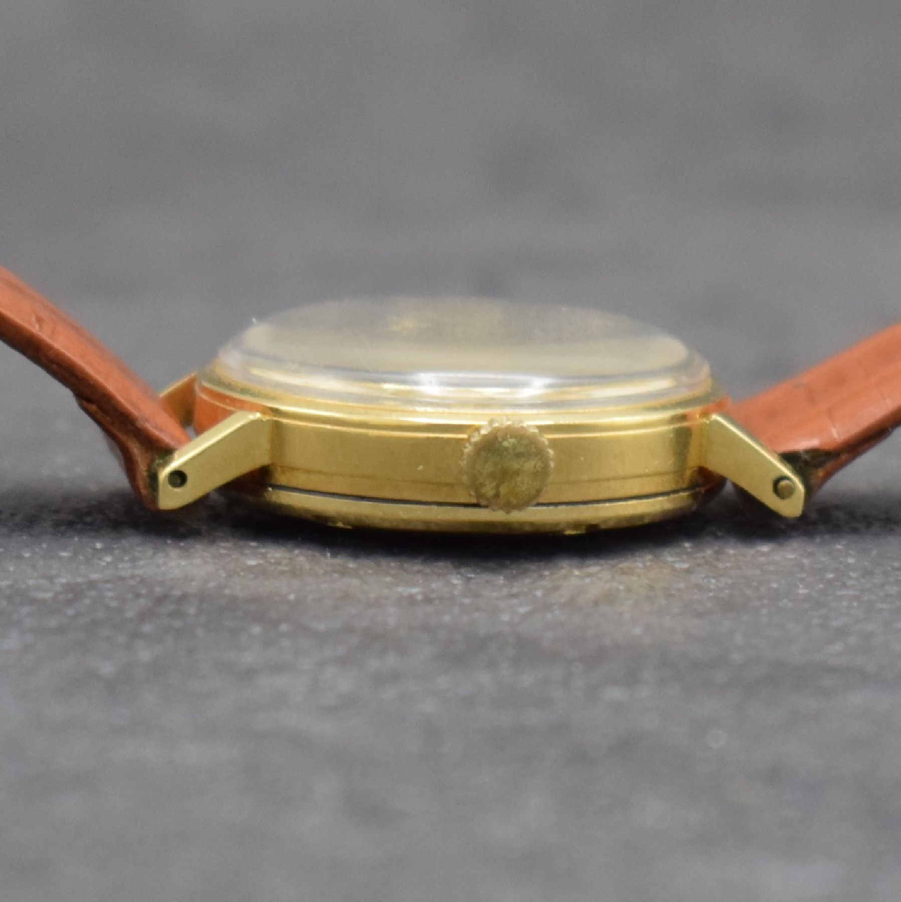 Detail c: IWC seltene Damenarmbanduhr Ref. 2228 in GG 750/000 mit Kaliber 44, Schweiz um 1968, Automatik, massives Goldgeh. m. geschr. Boden, silb. Zifferbl. ...