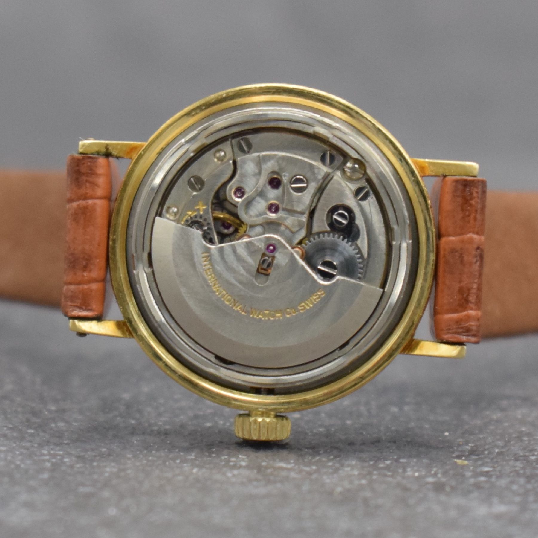 Detail f: IWC seltene Damenarmbanduhr Ref. 2228 in GG 750/000 mit Kaliber 44, Schweiz um 1968, Automatik, massives Goldgeh. m. geschr. Boden, silb. Zifferbl. ...