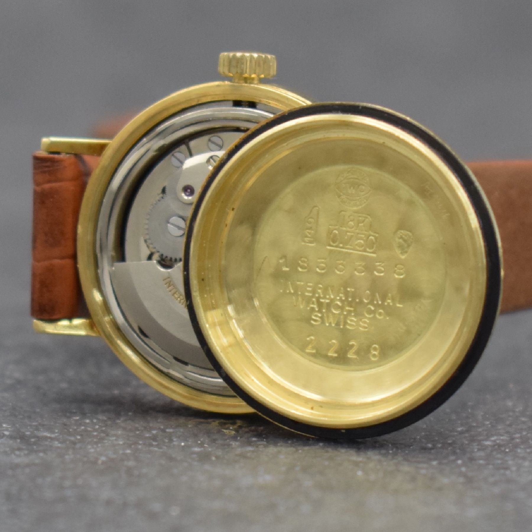 Detail h: IWC seltene Damenarmbanduhr Ref. 2228 in GG 750/000 mit Kaliber 44, Schweiz um 1968, Automatik, massives Goldgeh. m. geschr. Boden, silb. Zifferbl. ...