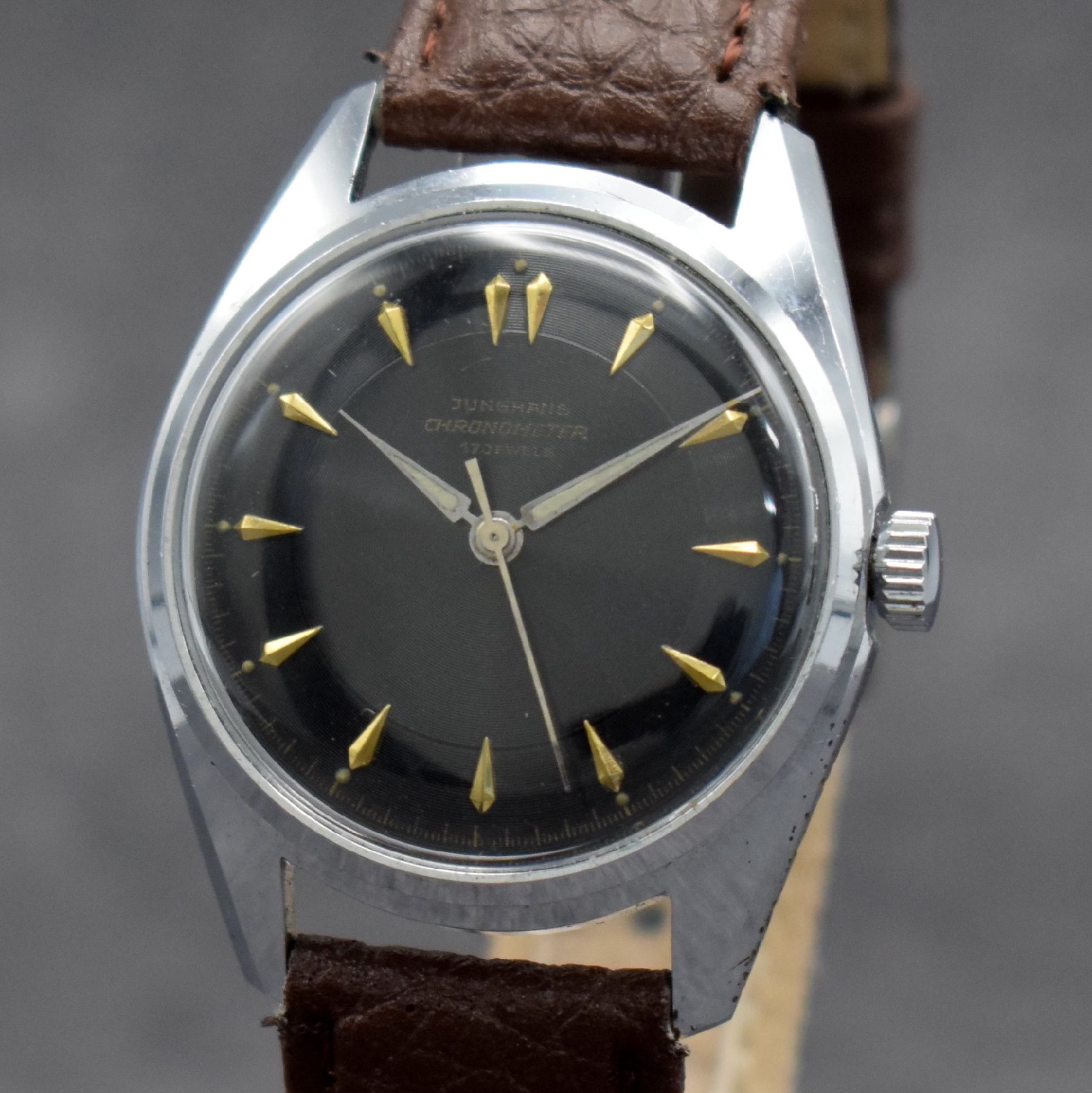 Detail c: JUNGHANS Chronometer Herrenarmbanduhr mit schwarzem Zifferblatt Kal. 82/1, Deutschland um 1960, Handaufzug, verchr. Geh., Stahlboden geschr., ...