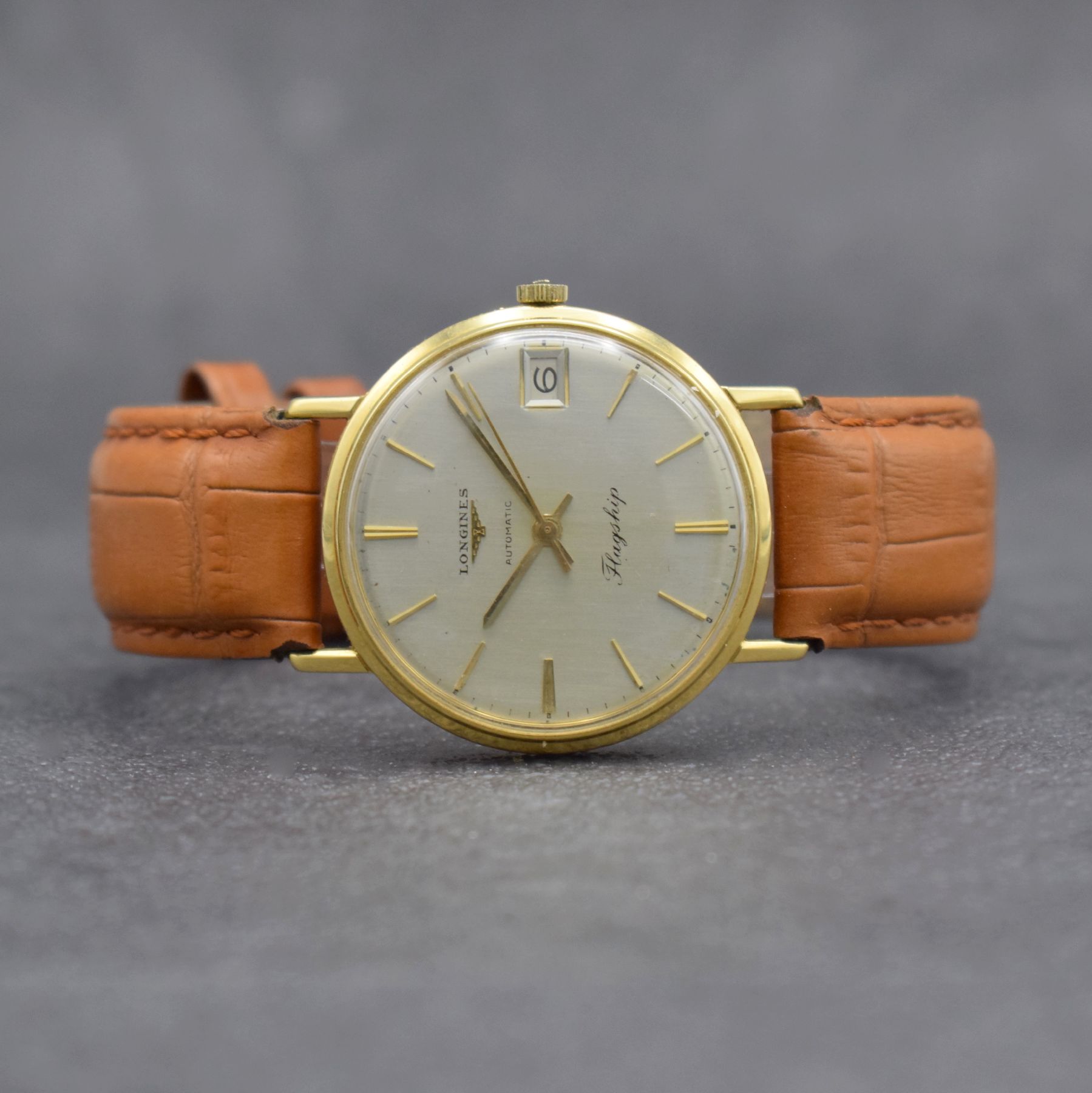 LONGINES Flagship Herrenarmbanduhr in GG 750/000 Ref. 3417, Schweiz um 1966, Automatik, 3-teil. Geh. l. dell., Boden entsprechend Symbolik & Glasrand ...