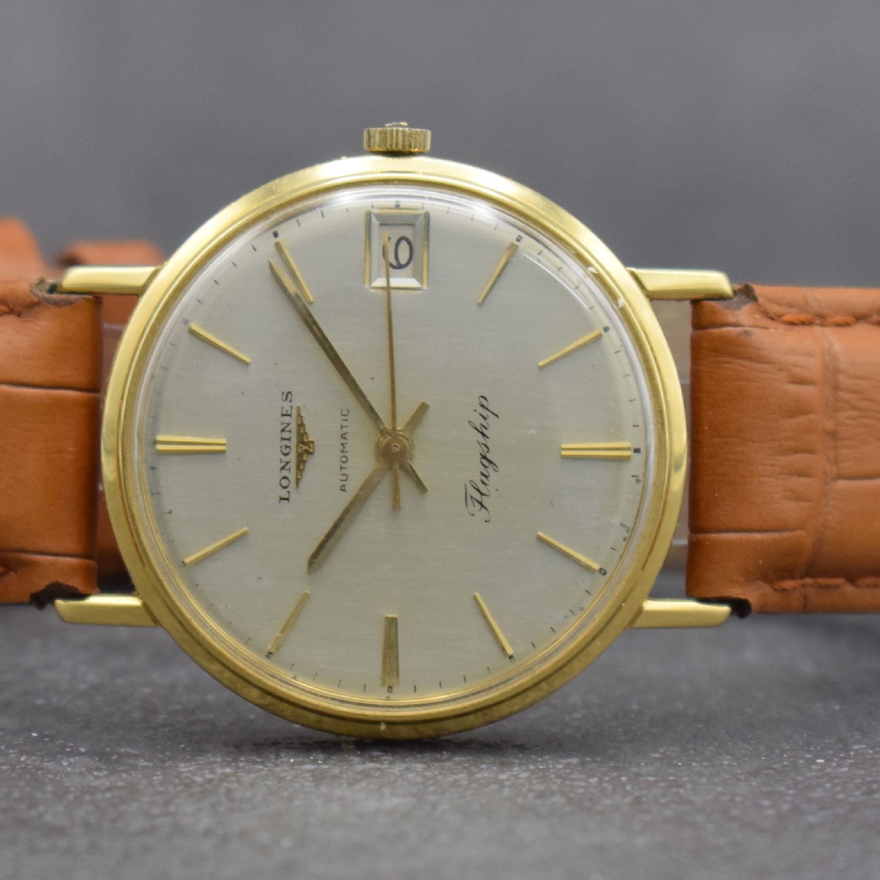 Detail a: LONGINES Flagship Herrenarmbanduhr in GG 750/000 Ref. 3417, Schweiz um 1966, Automatik, 3-teil. Geh. l. dell., Boden entsprechend Symbolik & Glasrand ...