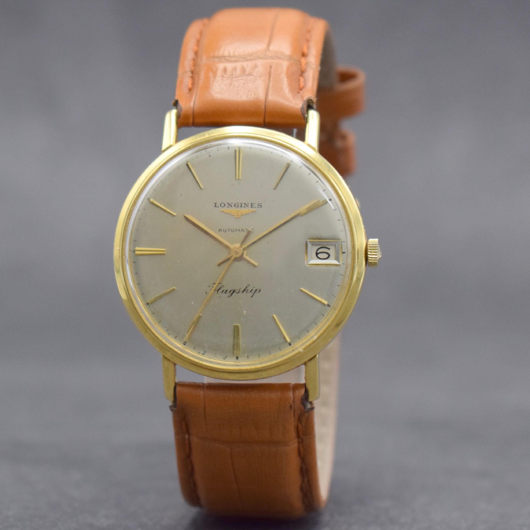 Detail b: LONGINES Flagship Herrenarmbanduhr in GG 750/000 Ref. 3417, Schweiz um 1966, Automatik, 3-teil. Geh. l. dell., Boden entsprechend Symbolik & Glasrand ...