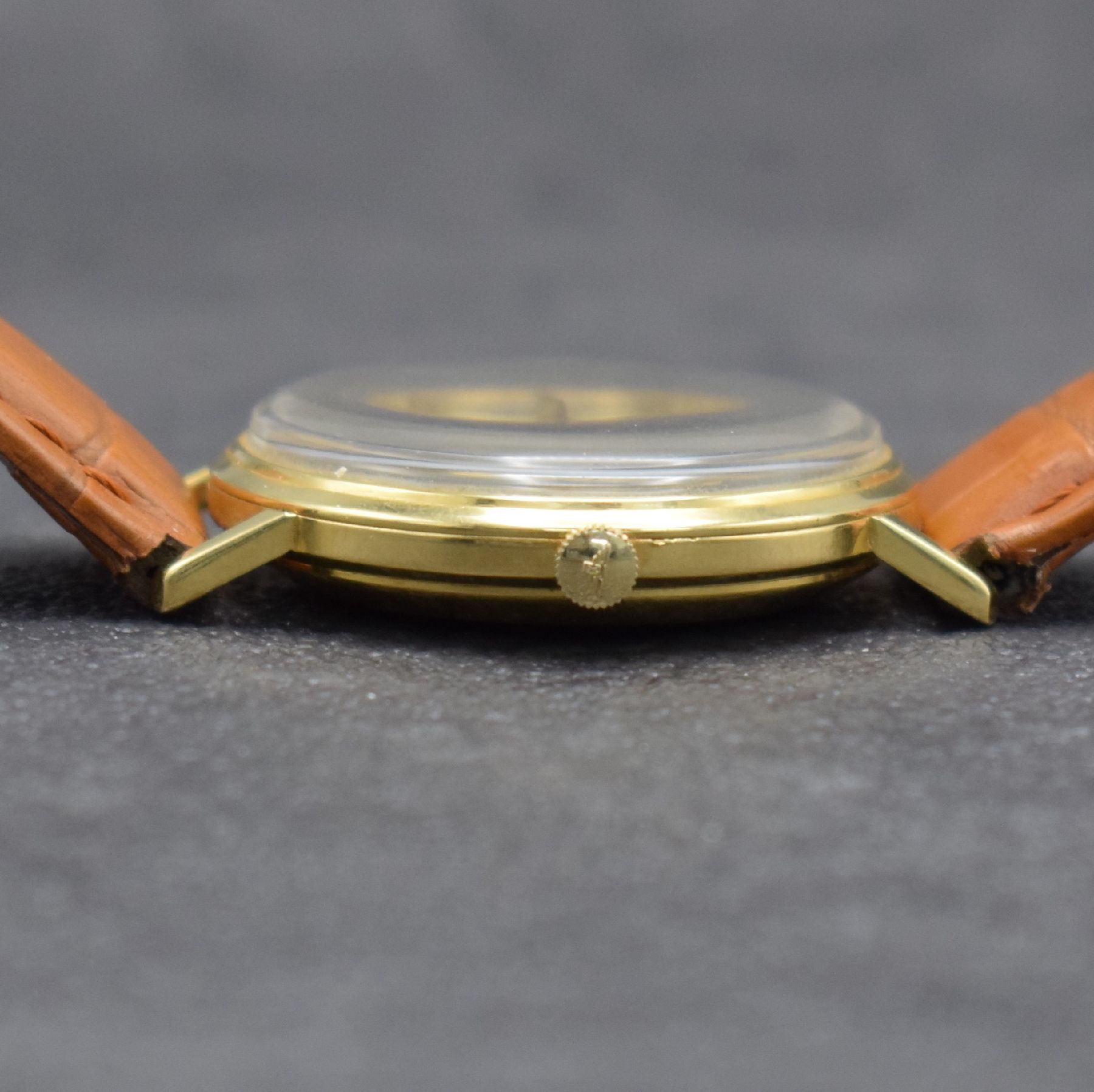 Detail c: LONGINES Flagship Herrenarmbanduhr in GG 750/000 Ref. 3417, Schweiz um 1966, Automatik, 3-teil. Geh. l. dell., Boden entsprechend Symbolik & Glasrand ...