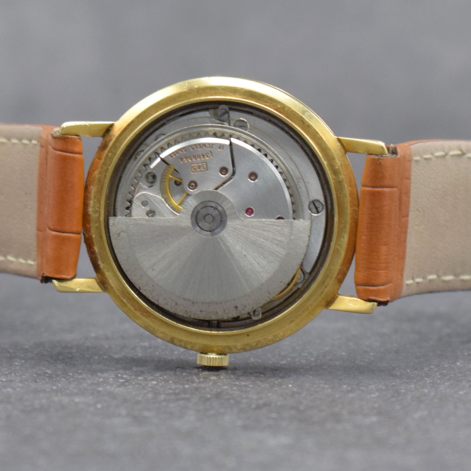 Detail f: LONGINES Flagship Herrenarmbanduhr in GG 750/000 Ref. 3417, Schweiz um 1966, Automatik, 3-teil. Geh. l. dell., Boden entsprechend Symbolik & Glasrand ...