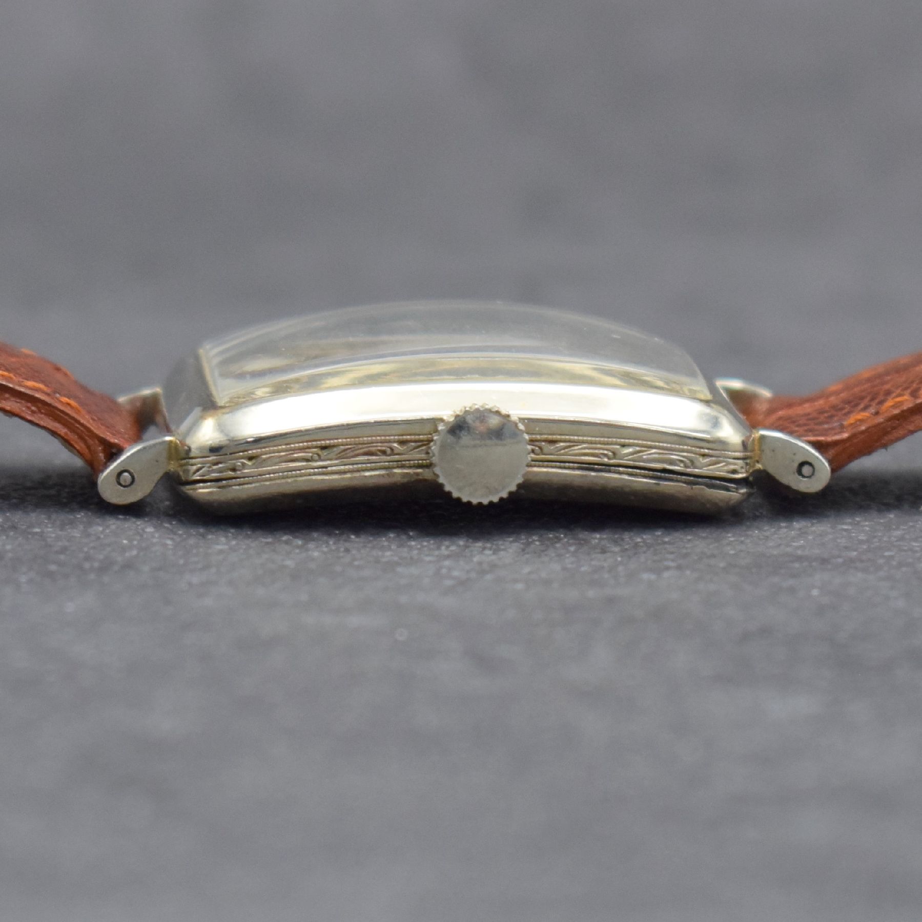 Detail c: LONGINES Herrenarmbanduhr in 14k gold filled, Schweiz für US-Markt um 1925, 2-teil. gedr. AW-Geh., silb. Zifferbl. m. aufges. Std.-Ind. rest., ...