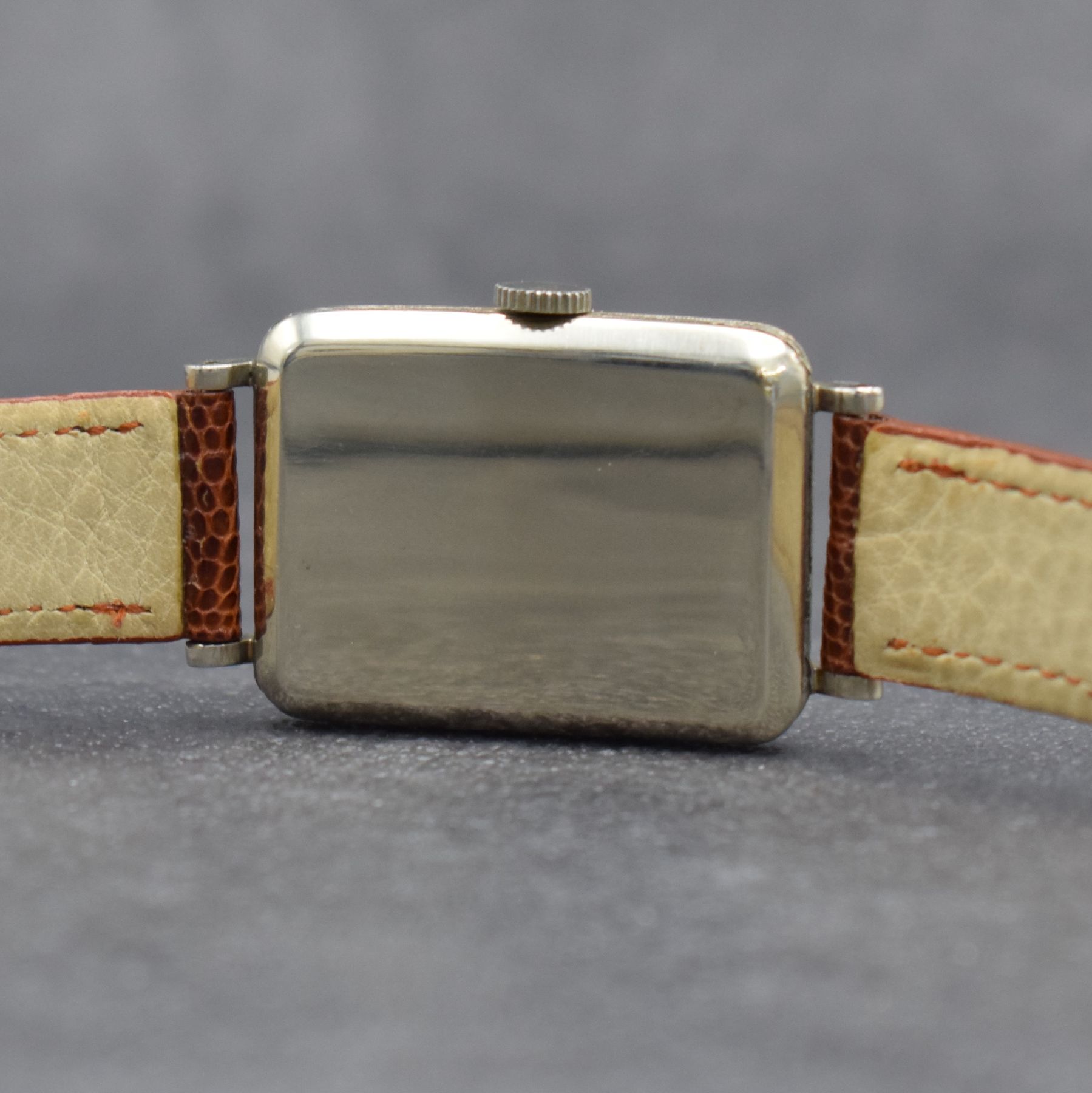 Detail e: LONGINES Herrenarmbanduhr in 14k gold filled, Schweiz für US-Markt um 1925, 2-teil. gedr. AW-Geh., silb. Zifferbl. m. aufges. Std.-Ind. rest., ...