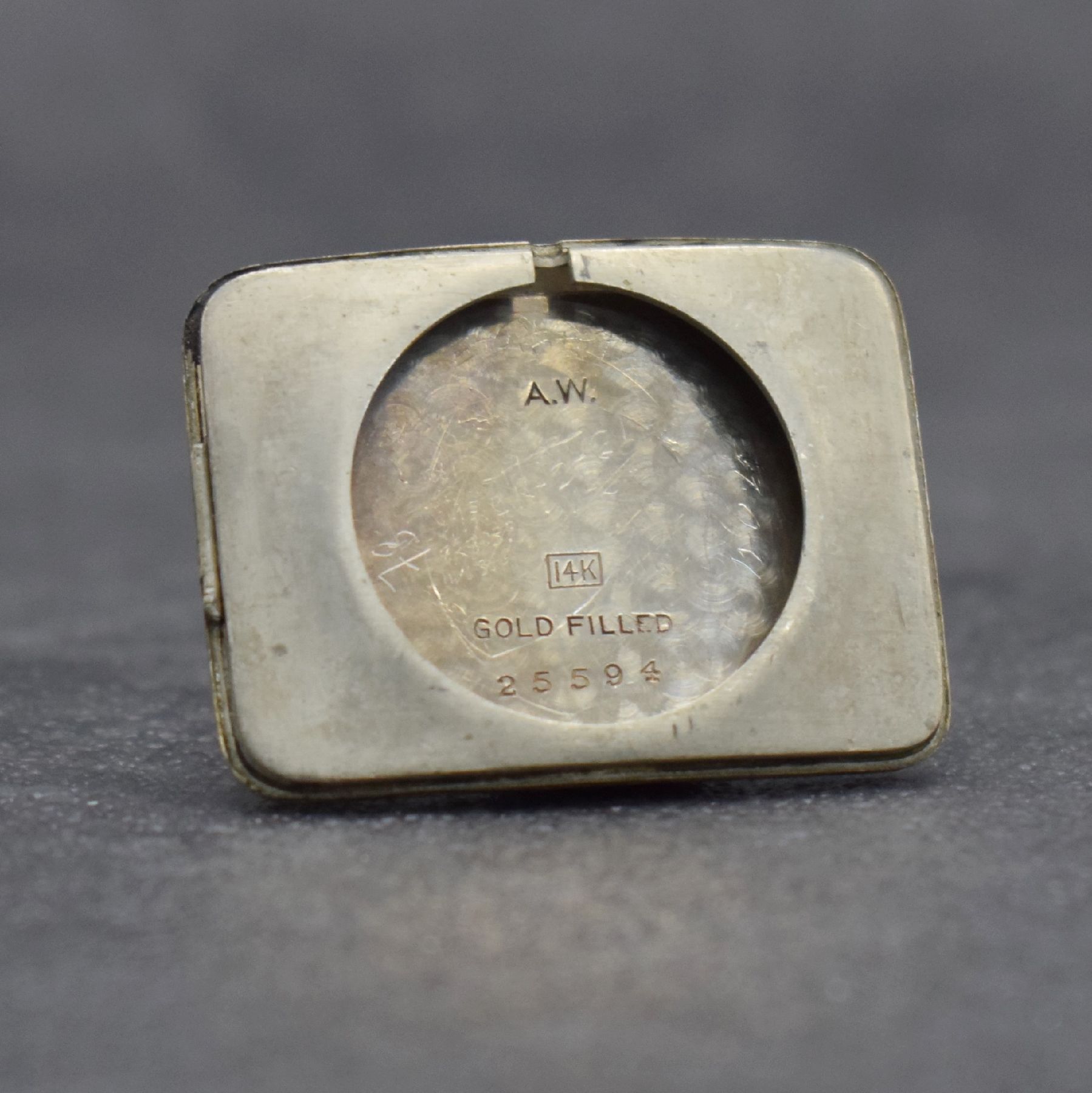 Detail f: LONGINES Herrenarmbanduhr in 14k gold filled, Schweiz für US-Markt um 1925, 2-teil. gedr. AW-Geh., silb. Zifferbl. m. aufges. Std.-Ind. rest., ...