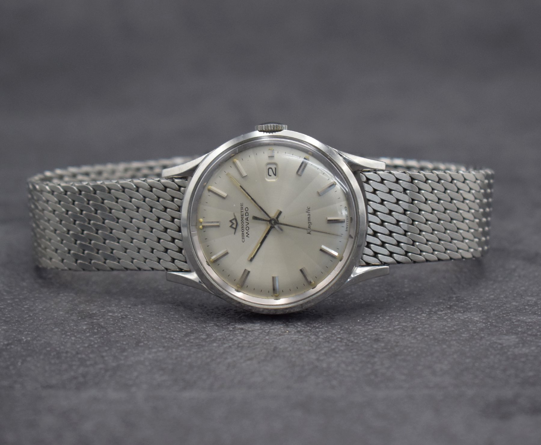 MOVADO Kingmatic Chronometer Herrenarmbanduhr in Edelstahl, Schweiz um 1965, Automatik, Sub-Sea Gehäuse m. geschr. Boden, Movado Stahlband m. ...