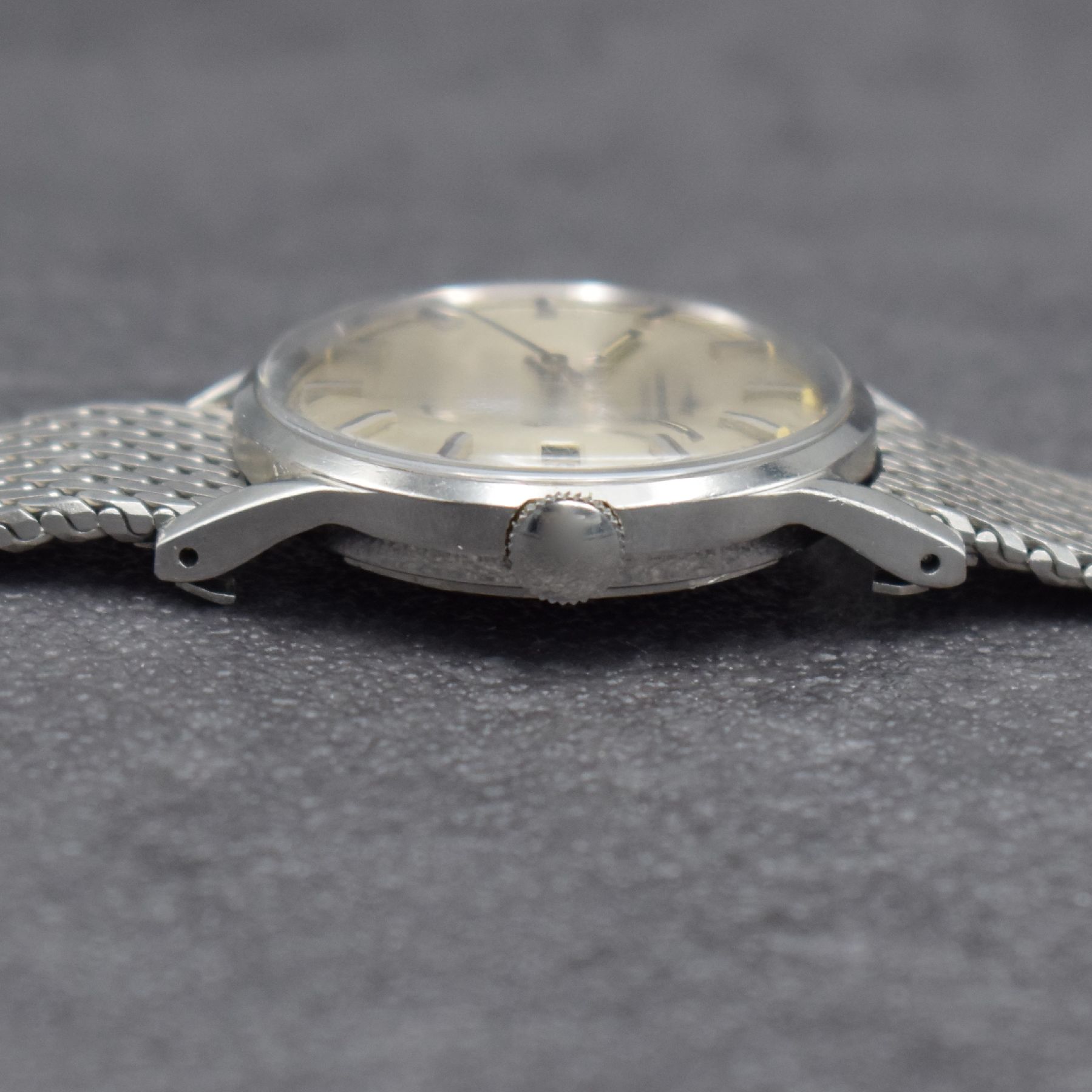 Detail e: MOVADO Kingmatic Chronometer Herrenarmbanduhr in Edelstahl, Schweiz um 1965, Automatik, Sub-Sea Gehäuse m. geschr. Boden, Movado Stahlband m. ...