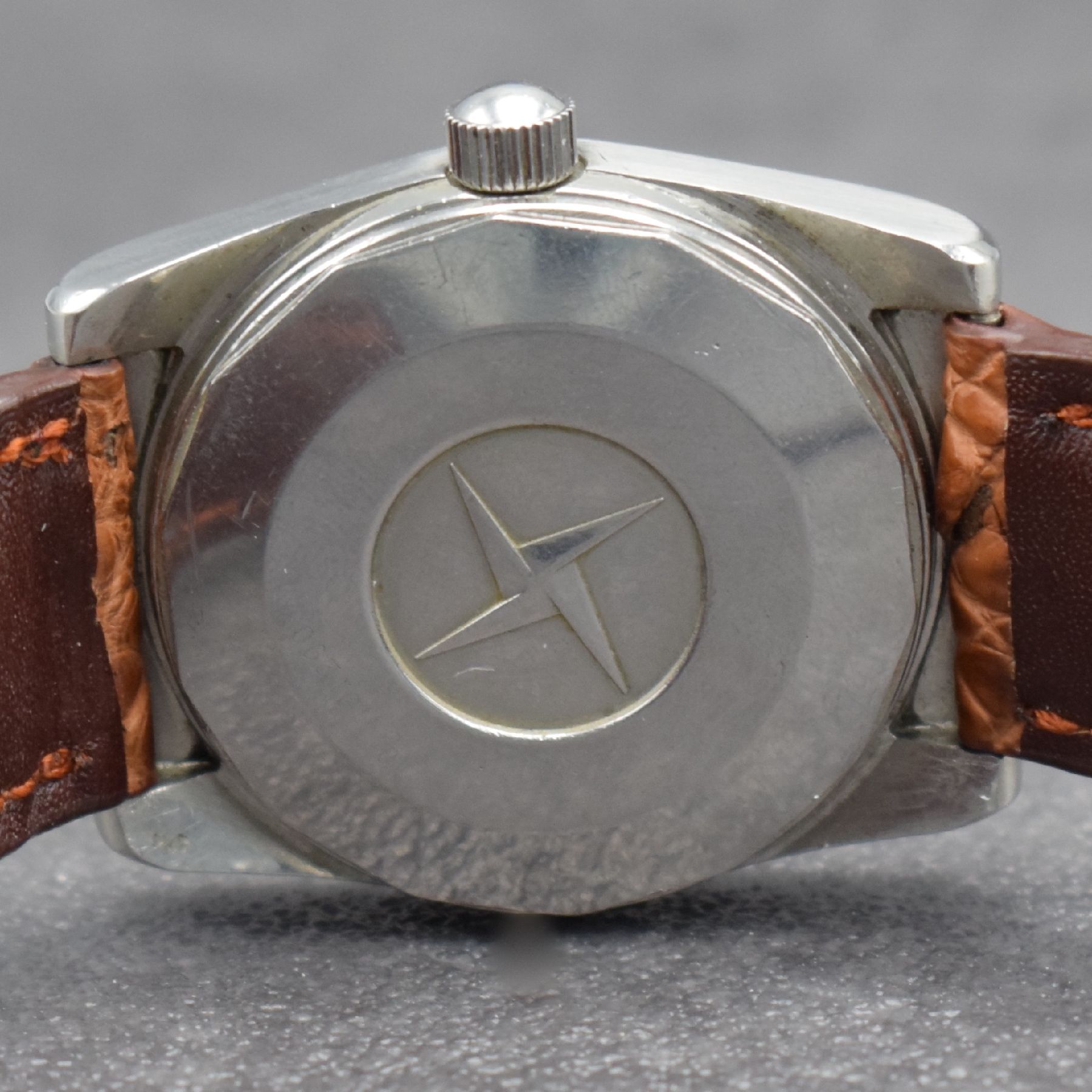 Detail e: ZENITH Defy 28800 Herrenarmbanduhr in Stahl Referenz 289E144, Schweiz um 1970, Automatik, massives, verschr. Gehäuse, graues Zifferbl. m. aufges. ...