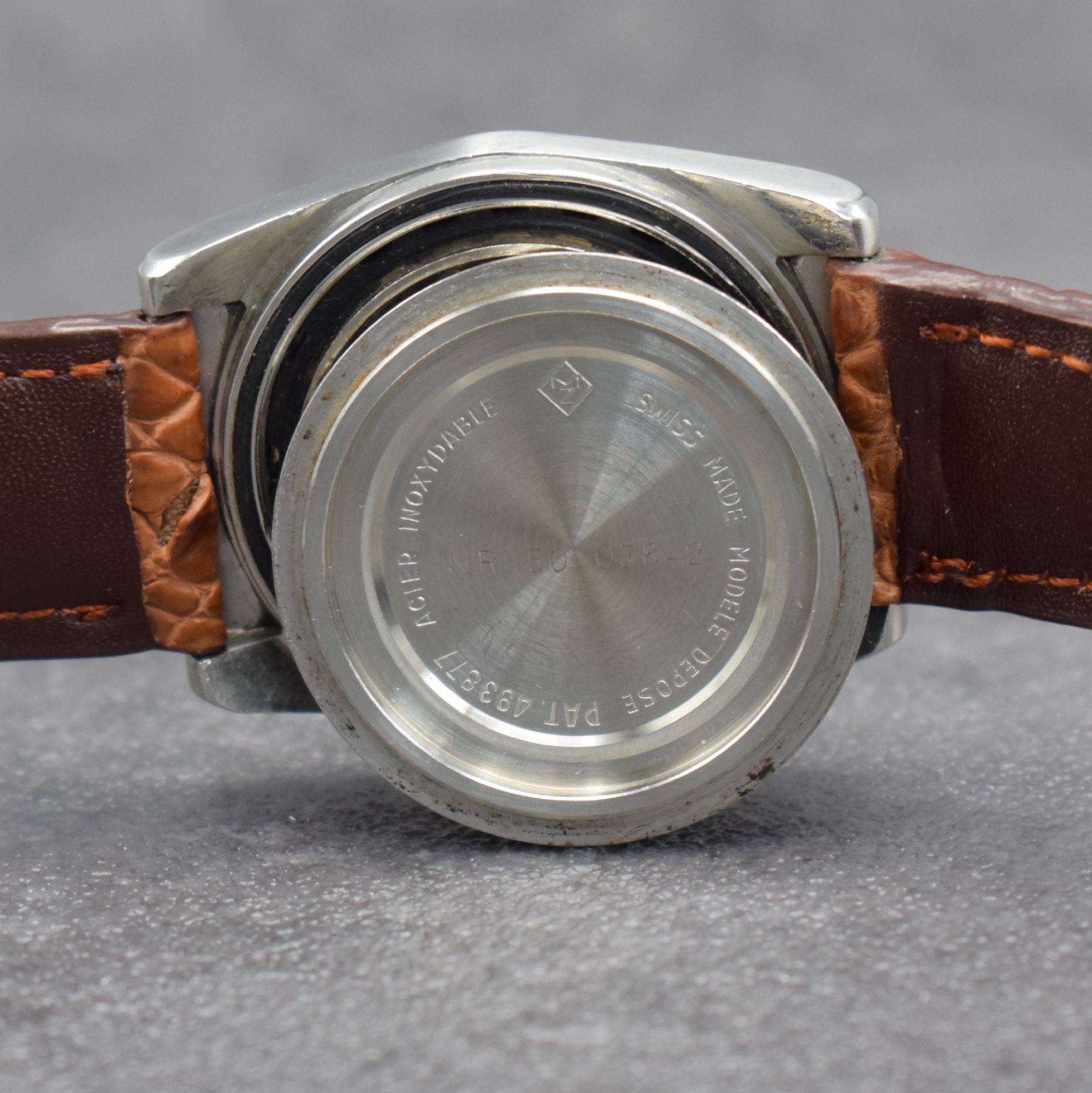 Detail h: ZENITH Defy 28800 Herrenarmbanduhr in Stahl Referenz 289E144, Schweiz um 1970, Automatik, massives, verschr. Gehäuse, graues Zifferbl. m. aufges. ...