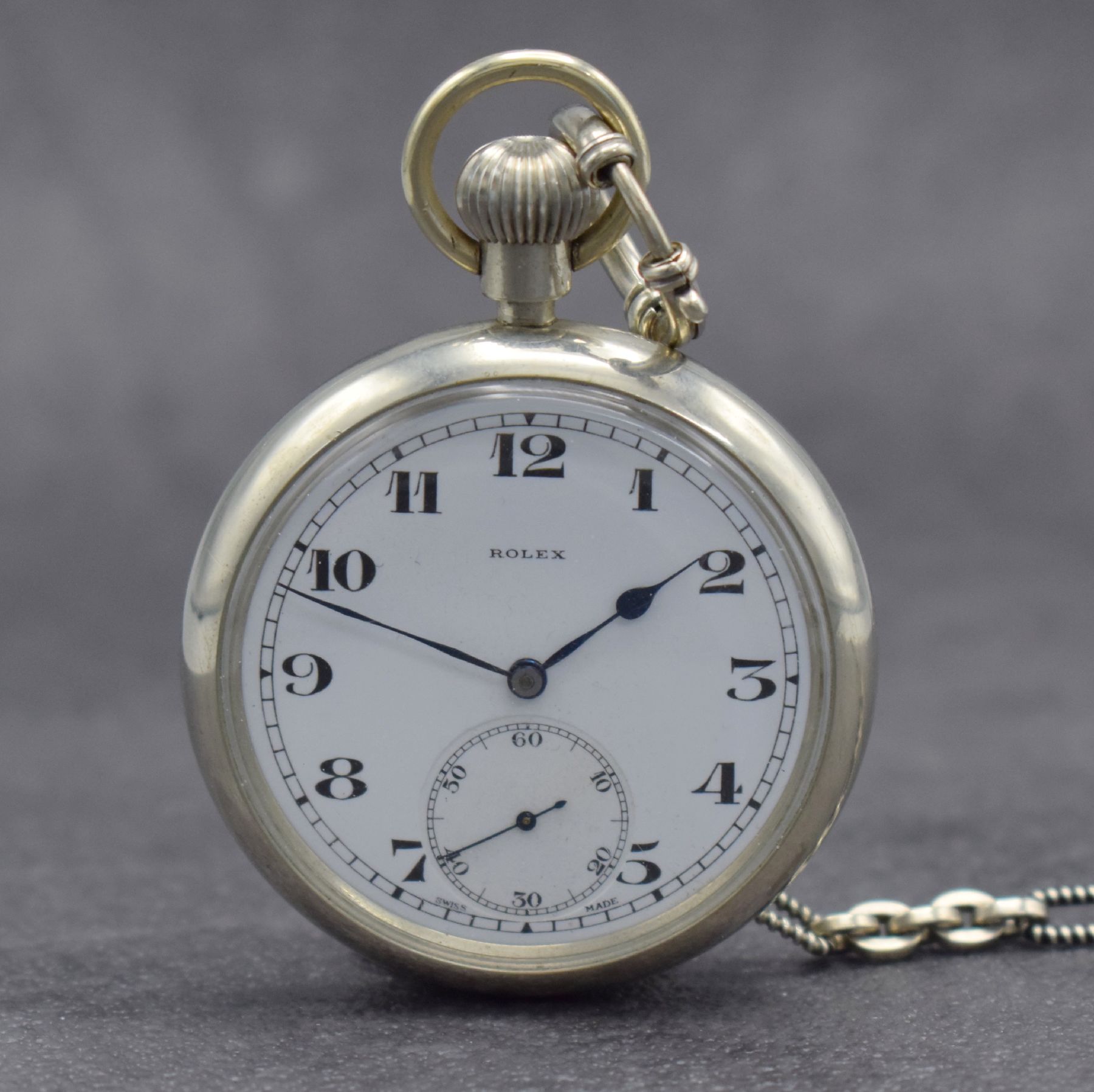 ROLEX offene Dienstuhr der britischen Armee in Nickel, Schweiz um 1920, verschr. Gehäuse, Boden m. Militärgravur, Emailzifferbl. m. arab. Zahlen, ...