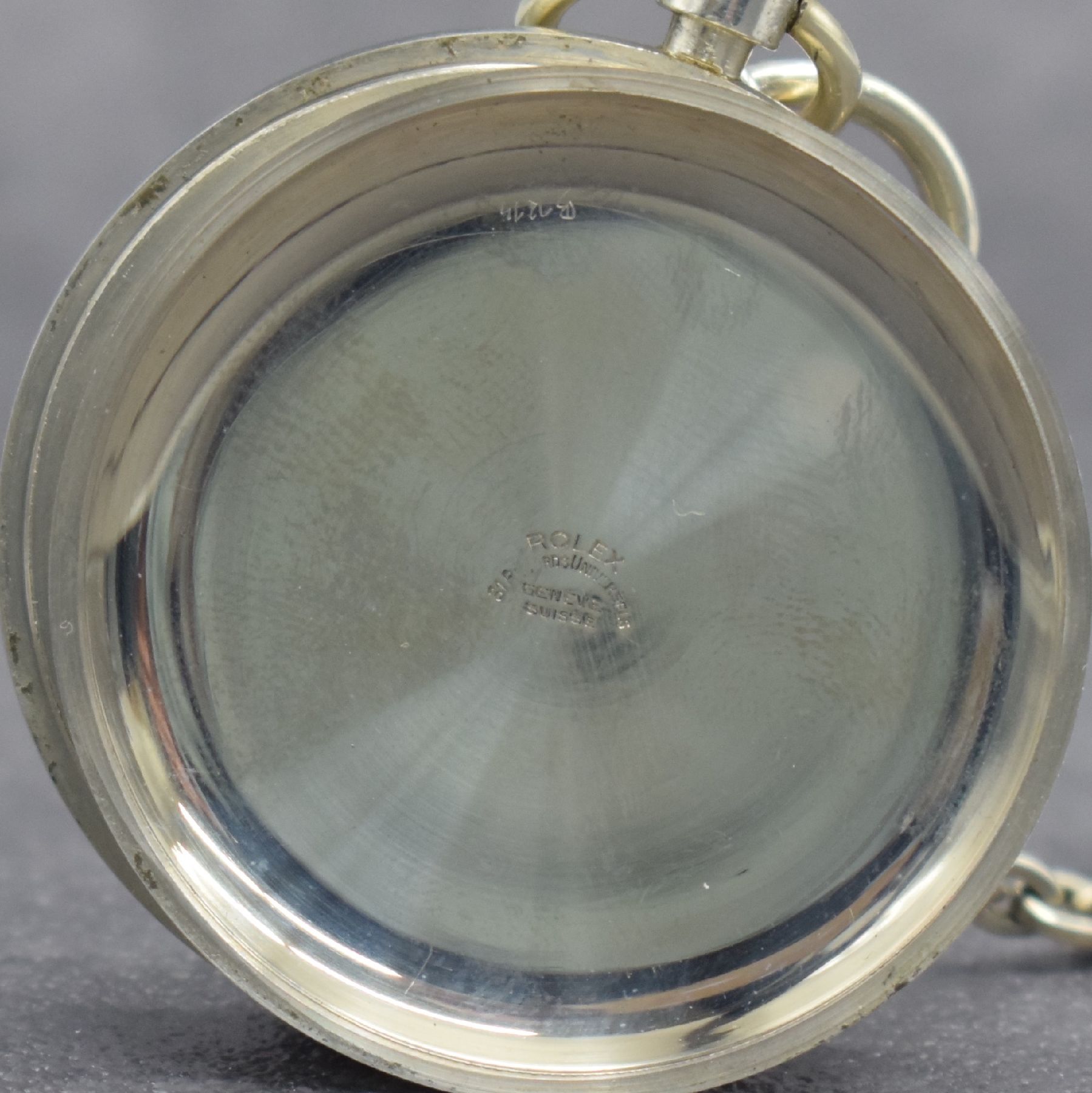 Detail f: ROLEX offene Dienstuhr der britischen Armee in Nickel, Schweiz um 1920, verschr. Gehäuse, Boden m. Militärgravur, Emailzifferbl. m. arab. Zahlen, ...