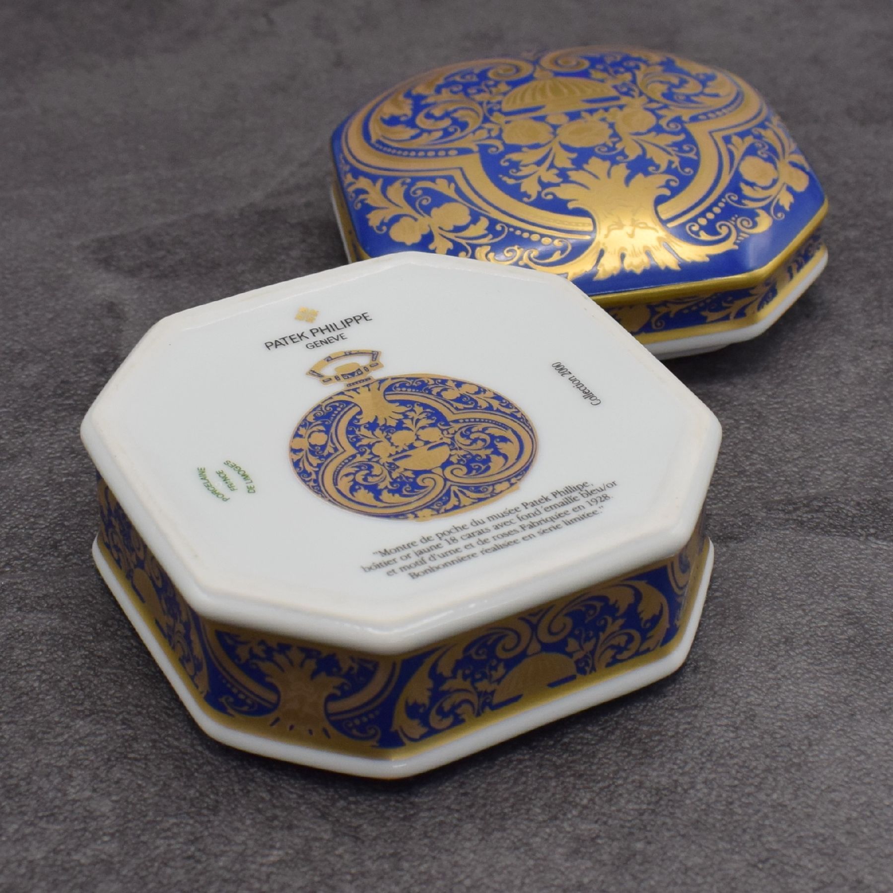 Detail d: PATEK PHILIPPE / De Limoges France Collection 2000, limitierte Porzellan-Dose bzw. Bonbonniere, aufw. floral in blau/ gold bemalt, rückseitig ...