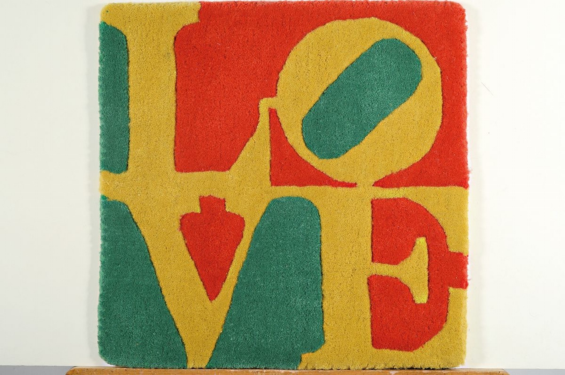 Detail k: Robert Indiana, 1928-2018, Love, Teppich, Edition galerie-f 2006, ca. 38x38cm