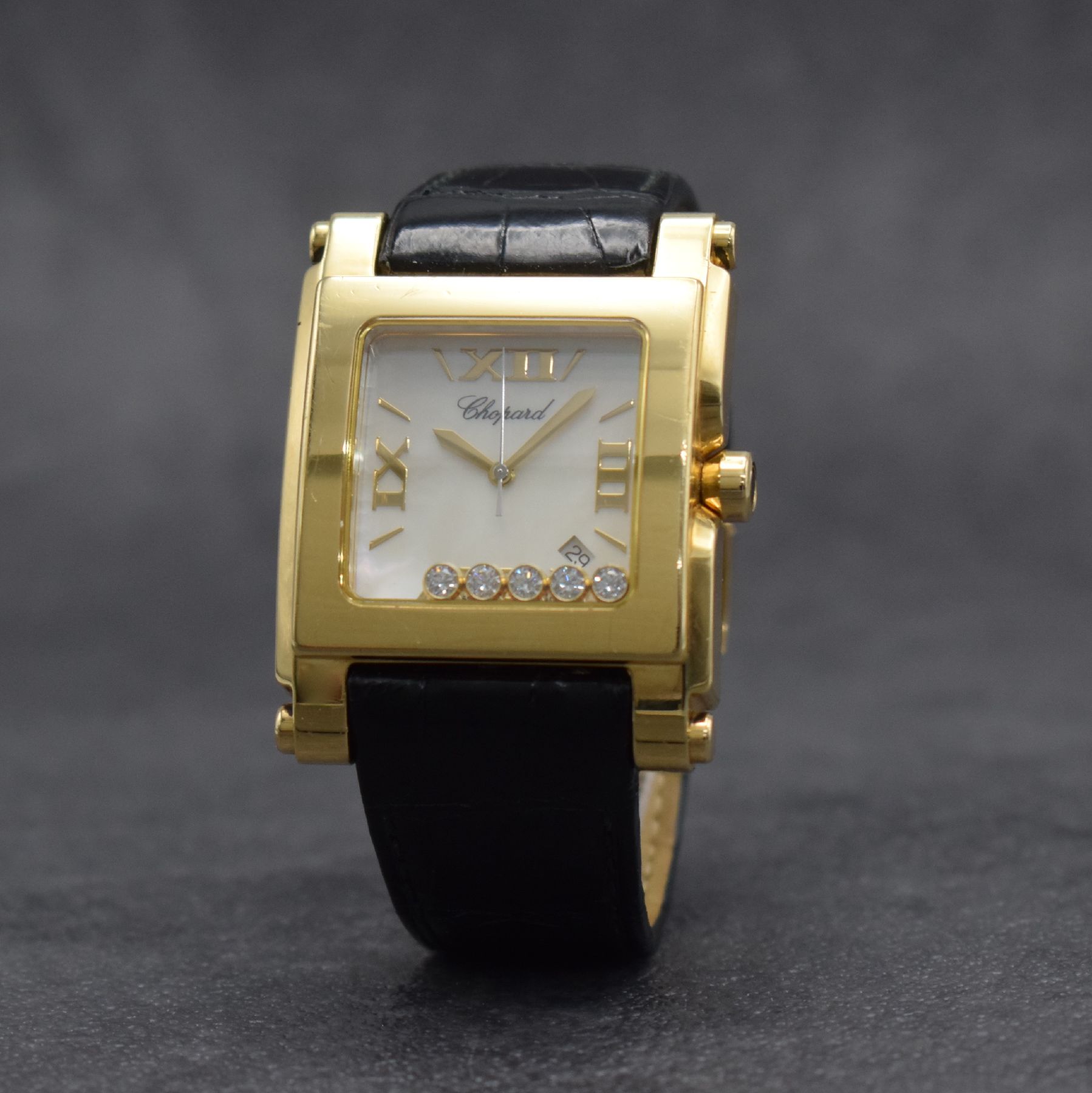 Detail b: CHOPARD Damenarmbanduhr Happy Sport Square in GG 750/000 Referenz 28/3570, massives Goldgeh. inkl. orig. Lederband m. orig. GG 750/000 Dornschl., ...