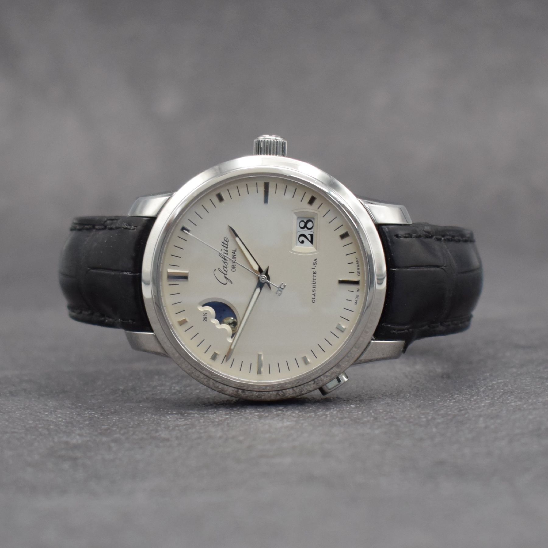 GLASHÜTTE ORIGINAL Herrenarmbanduhr Senator Panoramadatum Mond, Automatik, Ref. 100-04-13-02-04, Edelstahlgeh. inkl. orig. Lederband (zu ern.) m. ...