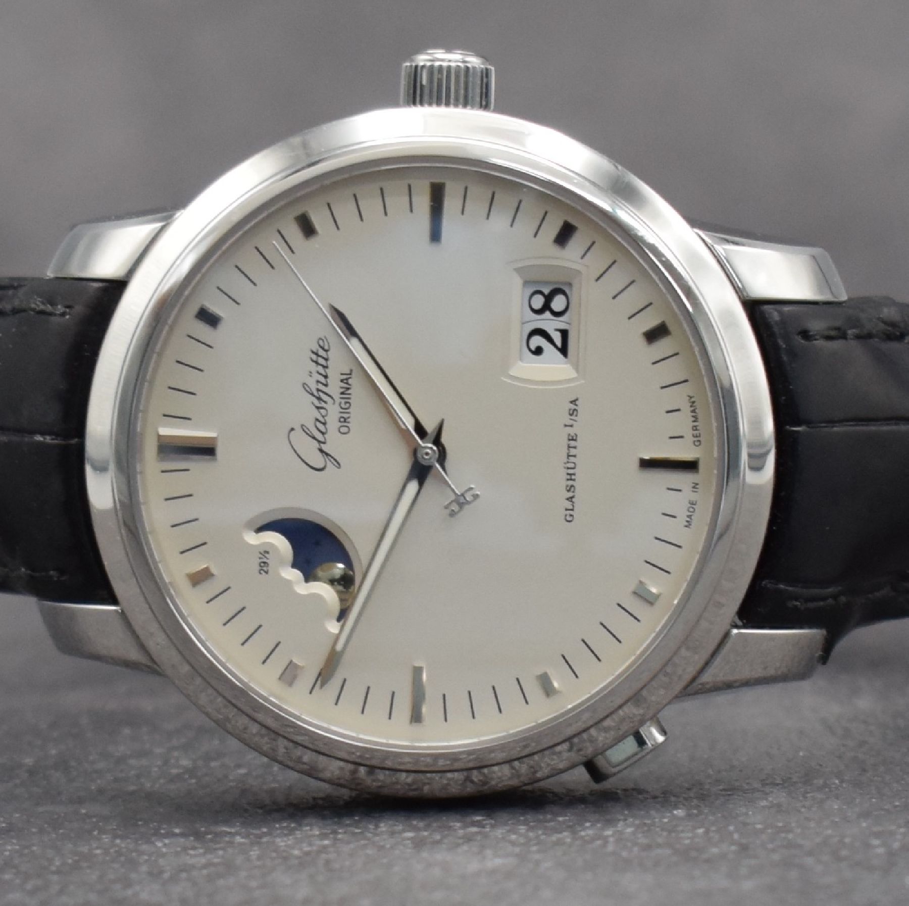 Detail a: GLASHÜTTE ORIGINAL Herrenarmbanduhr Senator Panoramadatum Mond, Automatik, Ref. 100-04-13-02-04, Edelstahlgeh. inkl. orig. Lederband (zu ern.) m. ...