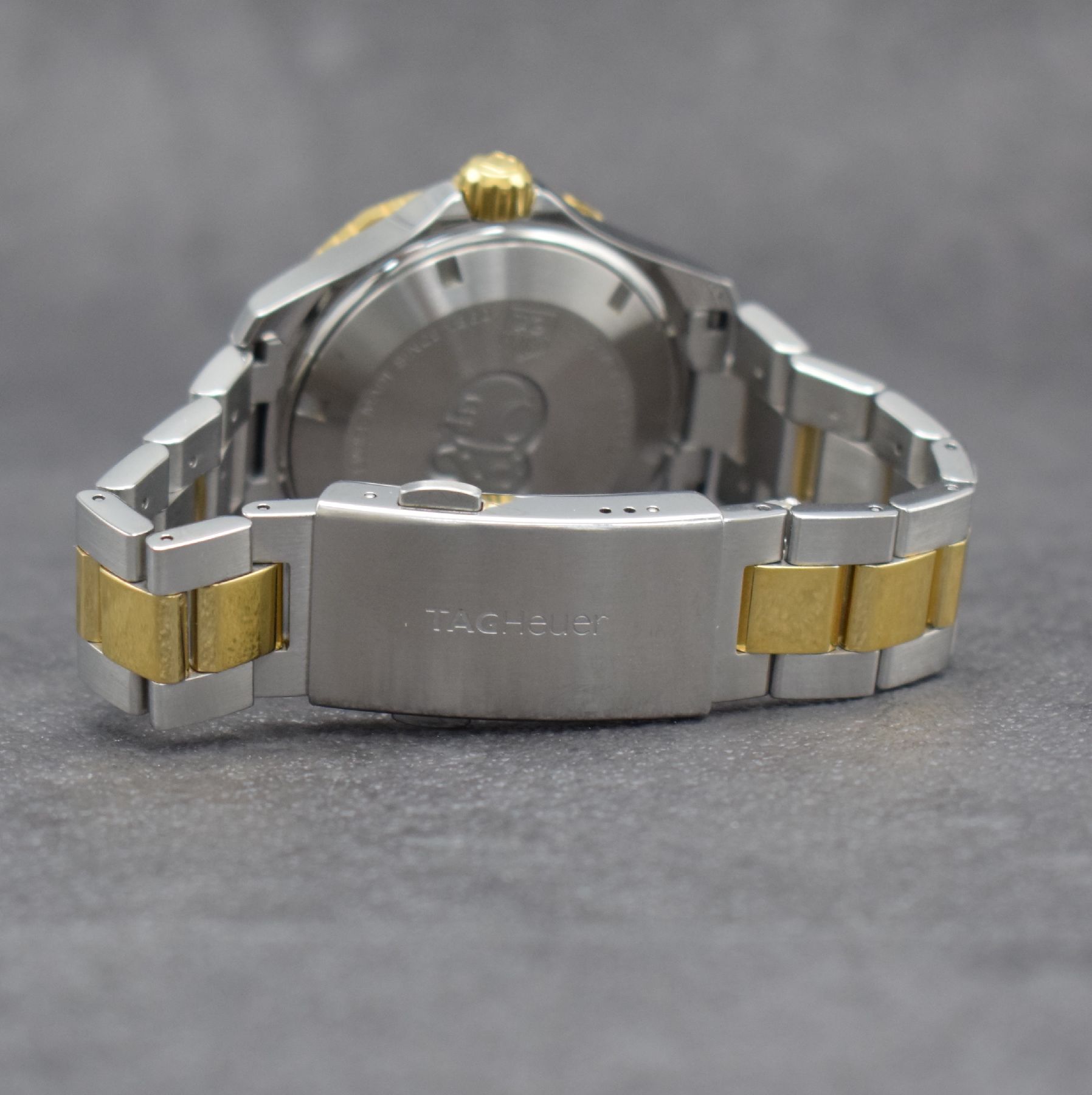 Detail e: TAG HEUER Herrenarmbanduhr Aquaracer Calibre 5, Automatik, Ref. WAK2120, Edelstahlgeh. inkl. Gliederband m. Faltschl. z. T. verg., Boden & Krone ...