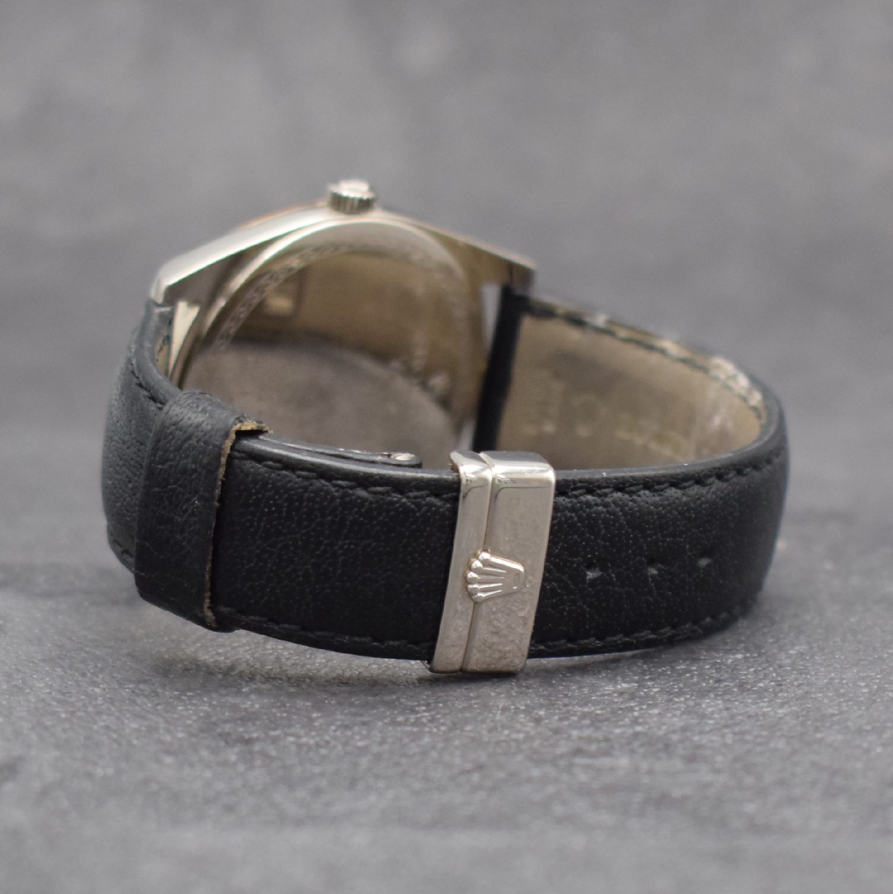 Detail d: ROLEX Herrenarmbanduhr Serie Cellini Danaos Referenz 4243, Handaufzug, D-Serie, LC 100, WG/RG 750/000 inkl. orig. Lederband mit orig. WG 750/000 ...