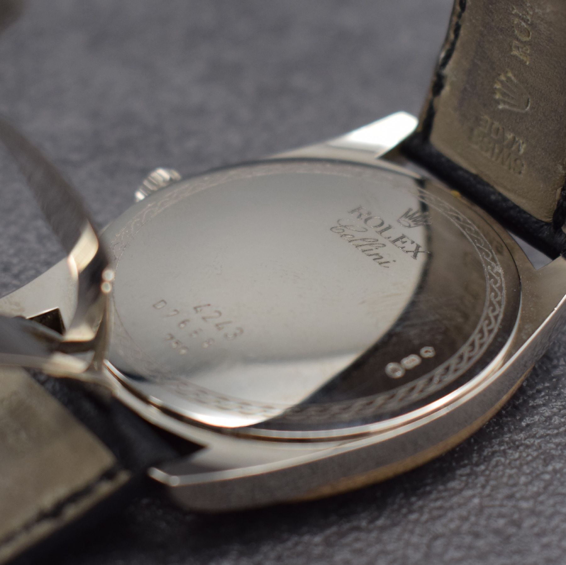 Detail e: ROLEX Herrenarmbanduhr Serie Cellini Danaos Referenz 4243, Handaufzug, D-Serie, LC 100, WG/RG 750/000 inkl. orig. Lederband mit orig. WG 750/000 ...