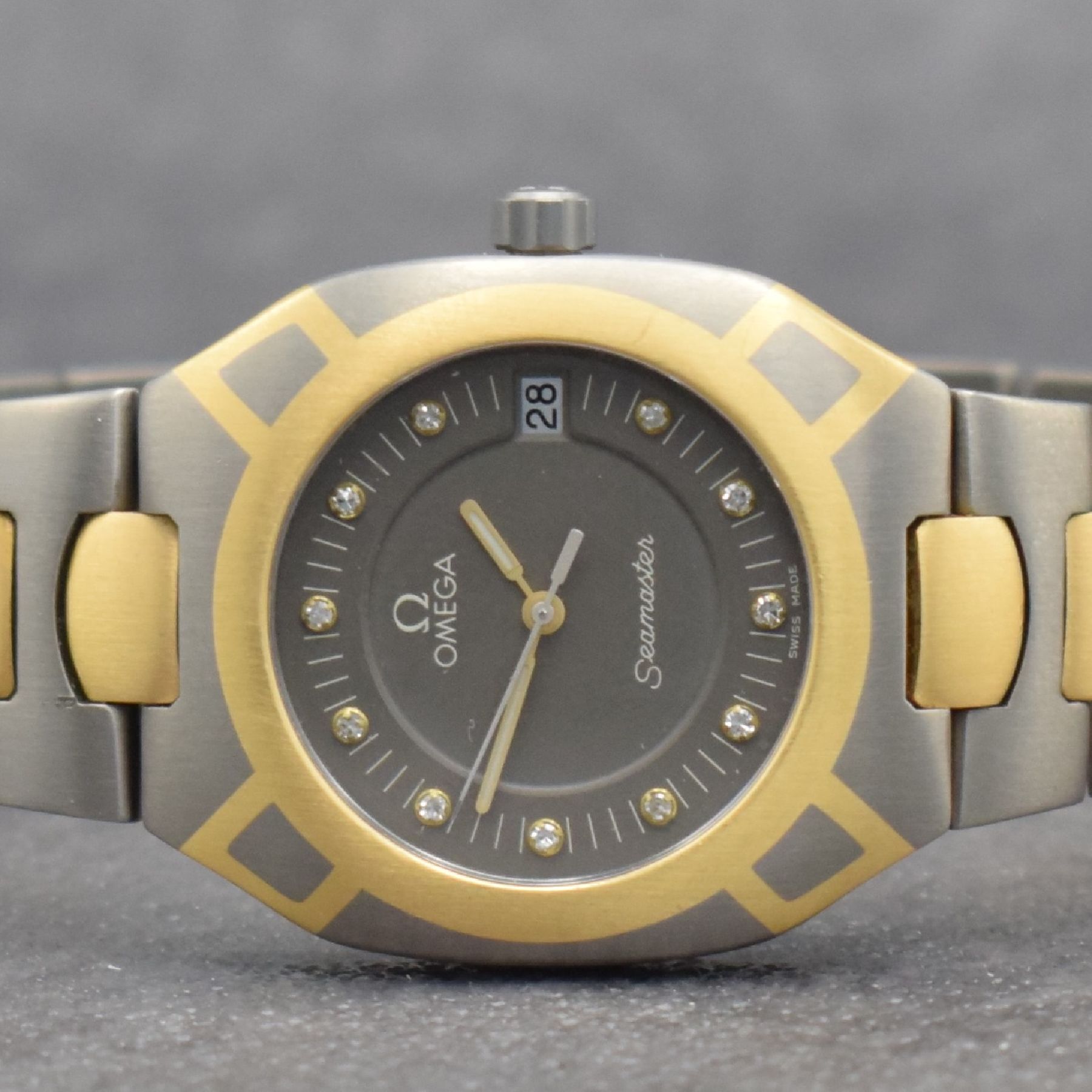 Detail a: OMEGA Herrenarmbanduhr Modell Seamaster Polaris, Schweiz um 1980, Ref. 1960257/3960952, goldintarsiertes Titangeh. inkl. Gliederband in Titan/Gold m. ...