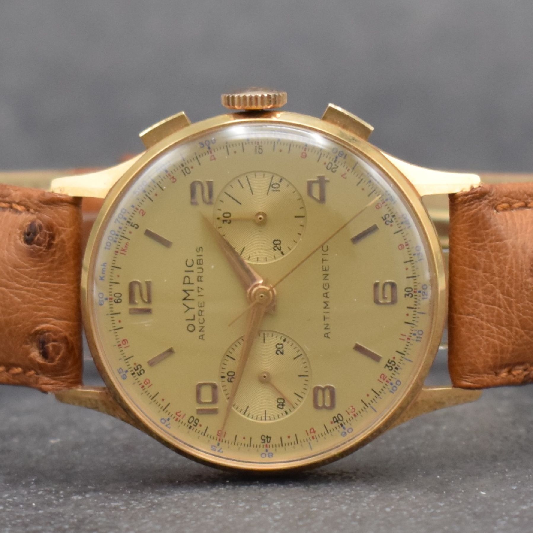 Detail a: OLYMPIC Armbandchronograph in RoseG 750/000, Handaufzug, Schweiz um 1950, Boden & Glasrand aufgedr., Metallcuv. zur Armierung, Tele- & ...