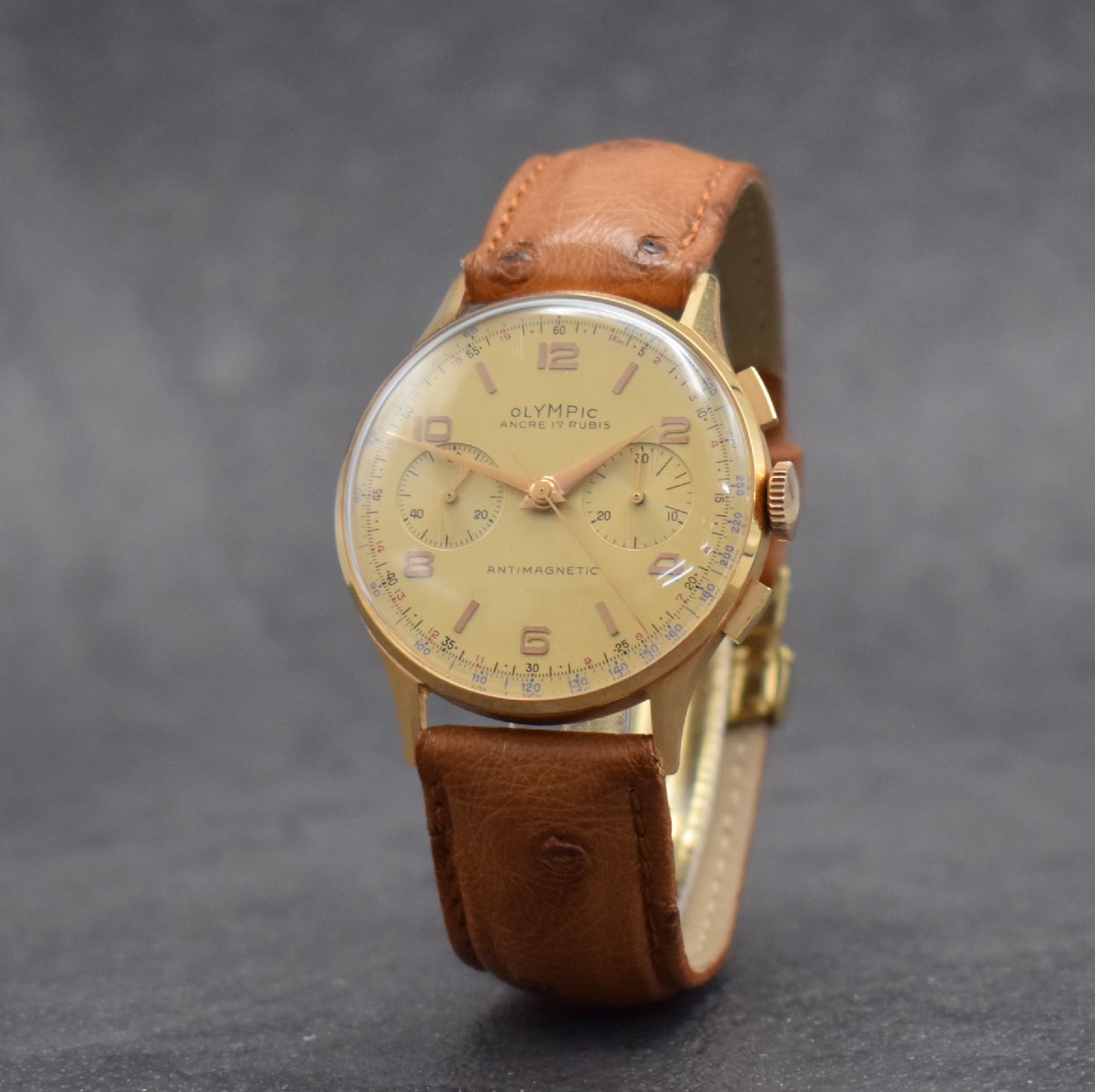 Detail b: OLYMPIC Armbandchronograph in RoseG 750/000, Handaufzug, Schweiz um 1950, Boden & Glasrand aufgedr., Metallcuv. zur Armierung, Tele- & ...