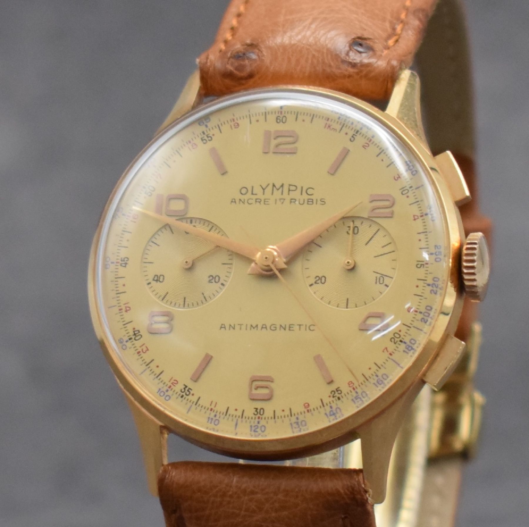 Detail c: OLYMPIC Armbandchronograph in RoseG 750/000, Handaufzug, Schweiz um 1950, Boden & Glasrand aufgedr., Metallcuv. zur Armierung, Tele- & ...