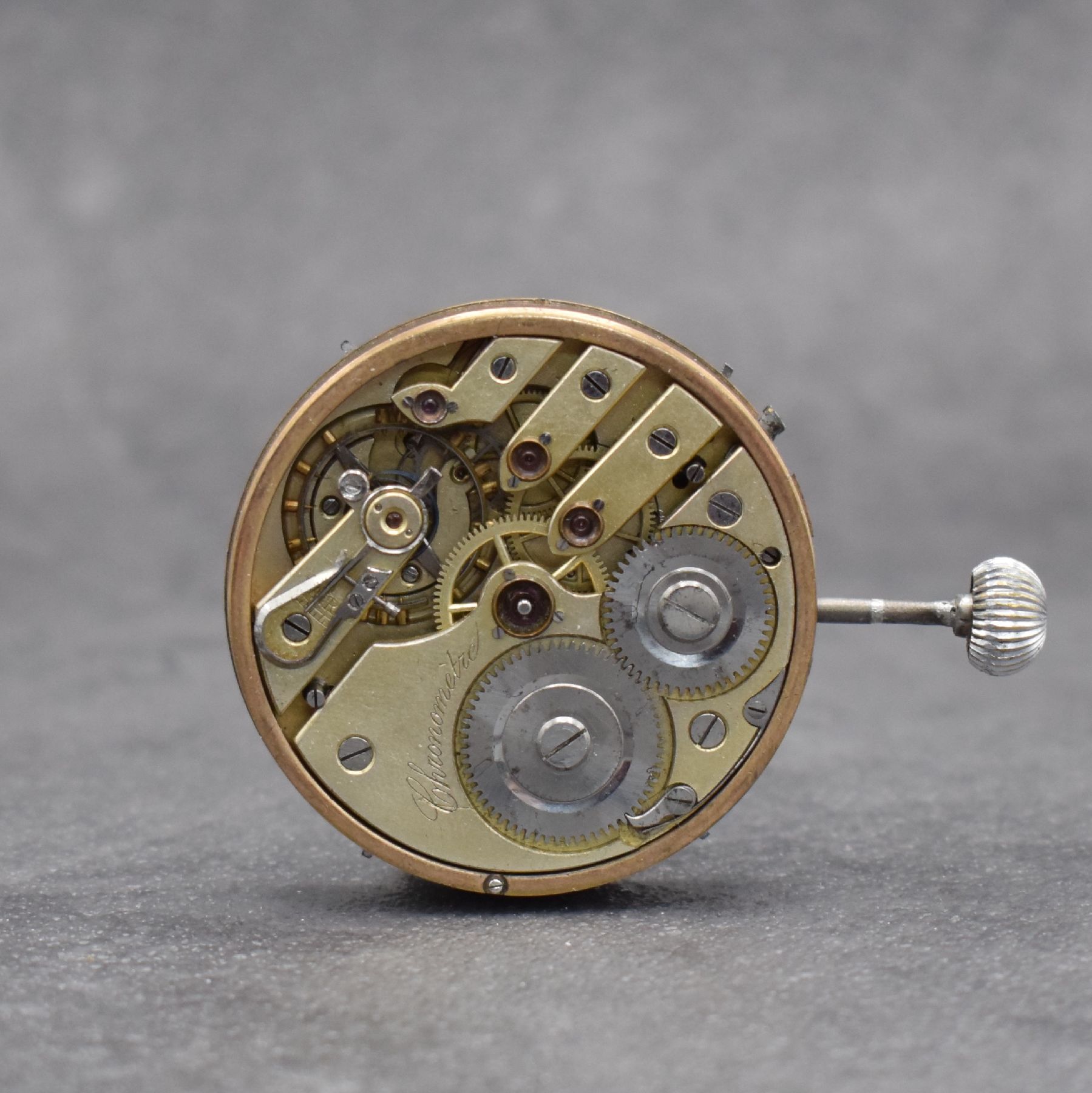 Detail b: Taschenuhrwerk mit Chronometerhemmung & Vollkalender, Schweiz um 1900, Emailzifferbl. m. arab. Zahlen riss., gebl. Birnenzeiger, verg. Klobenwerk m. ...